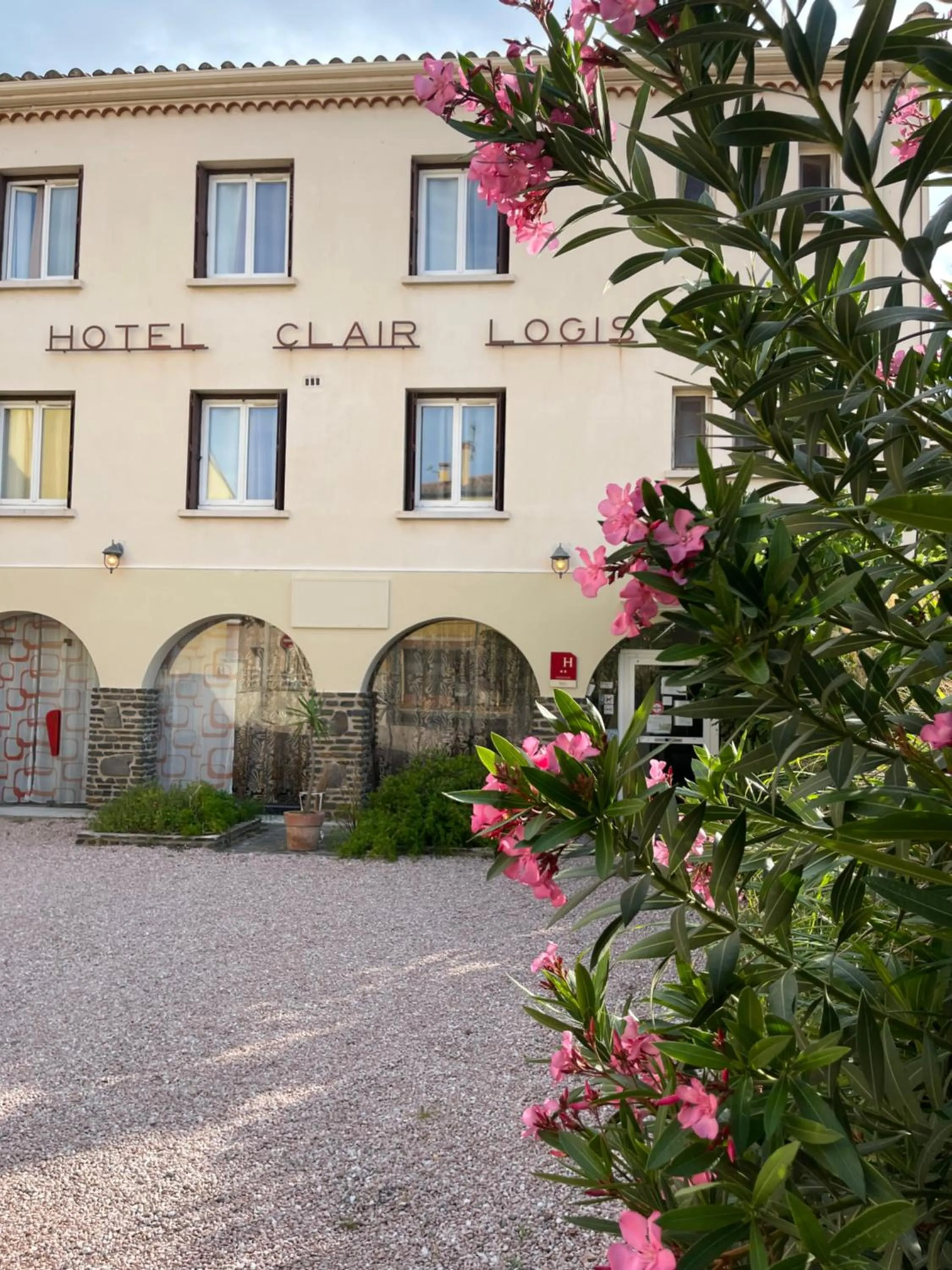 Property building in Hotel Clair Logis