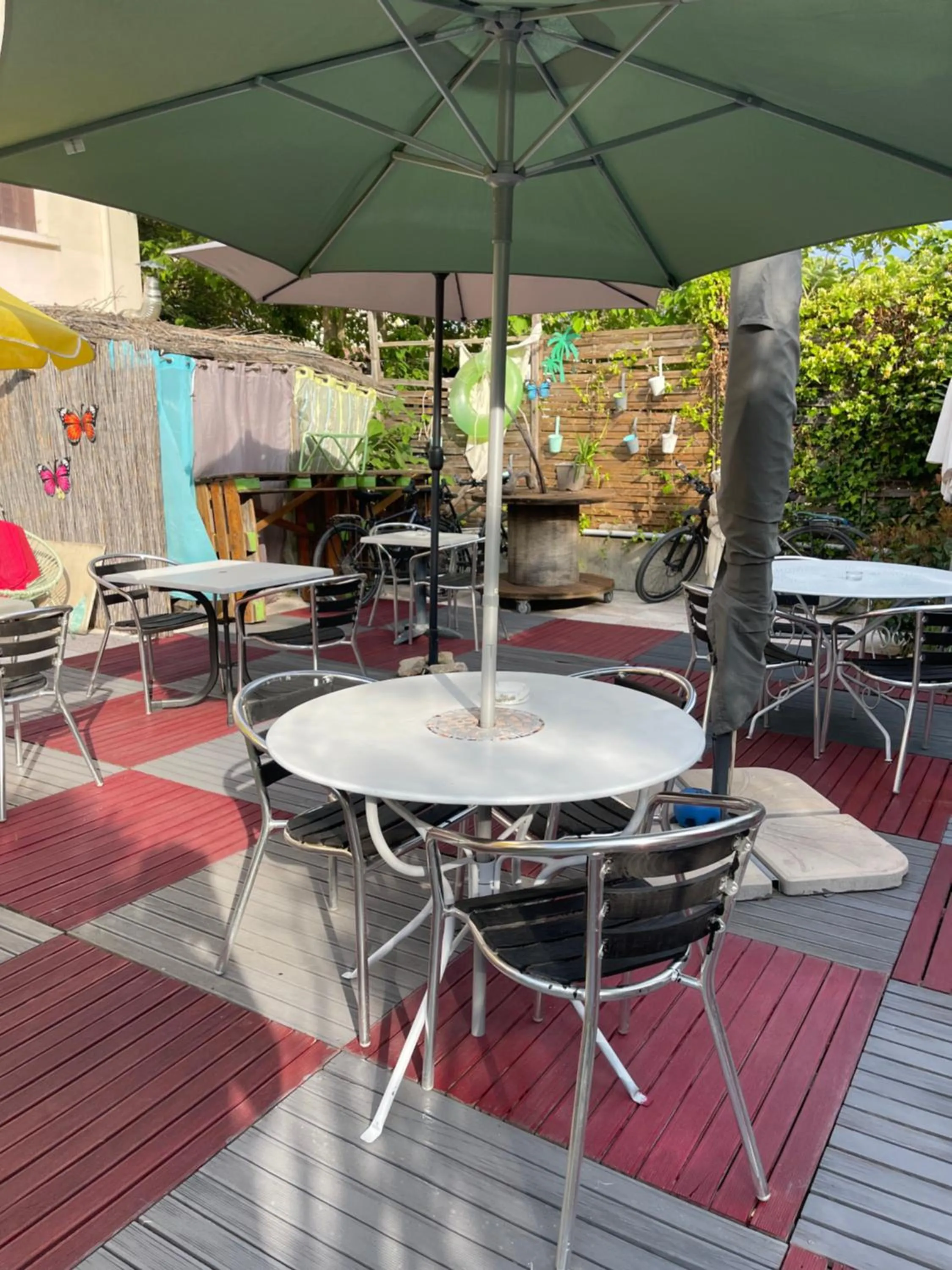 Patio in Hotel Clair Logis