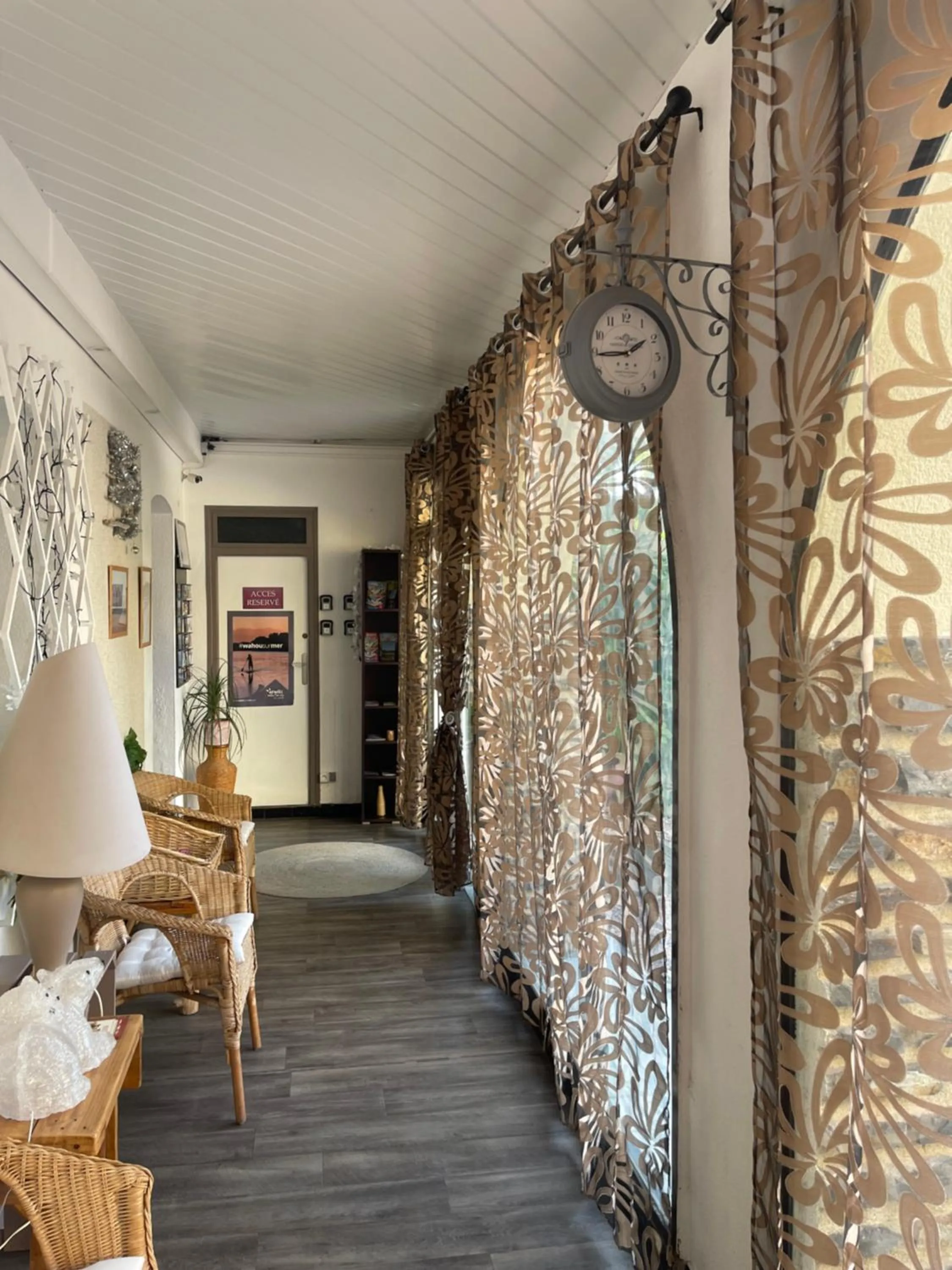 Seating area in Hotel Clair Logis