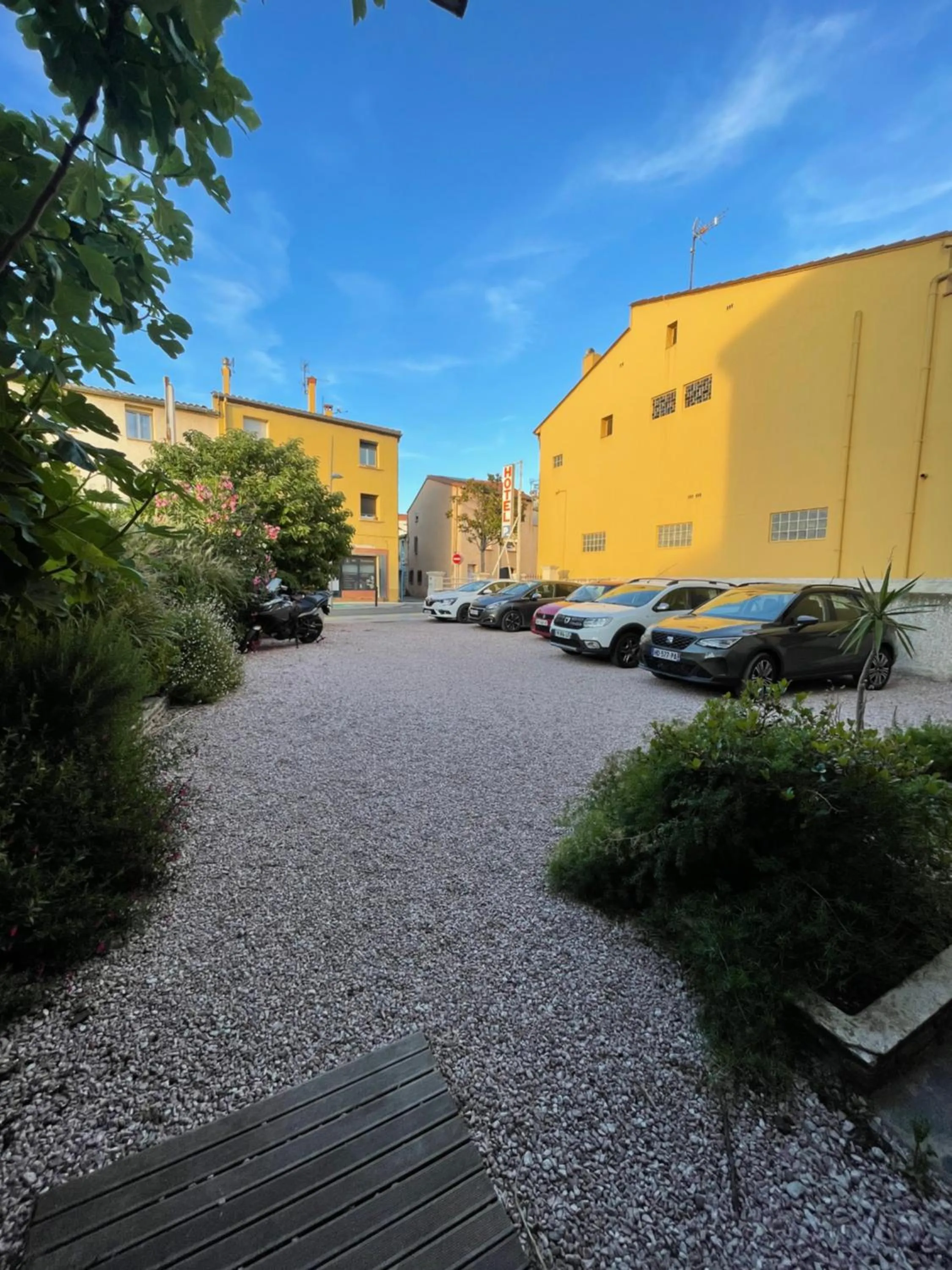 Parking in Hotel Clair Logis