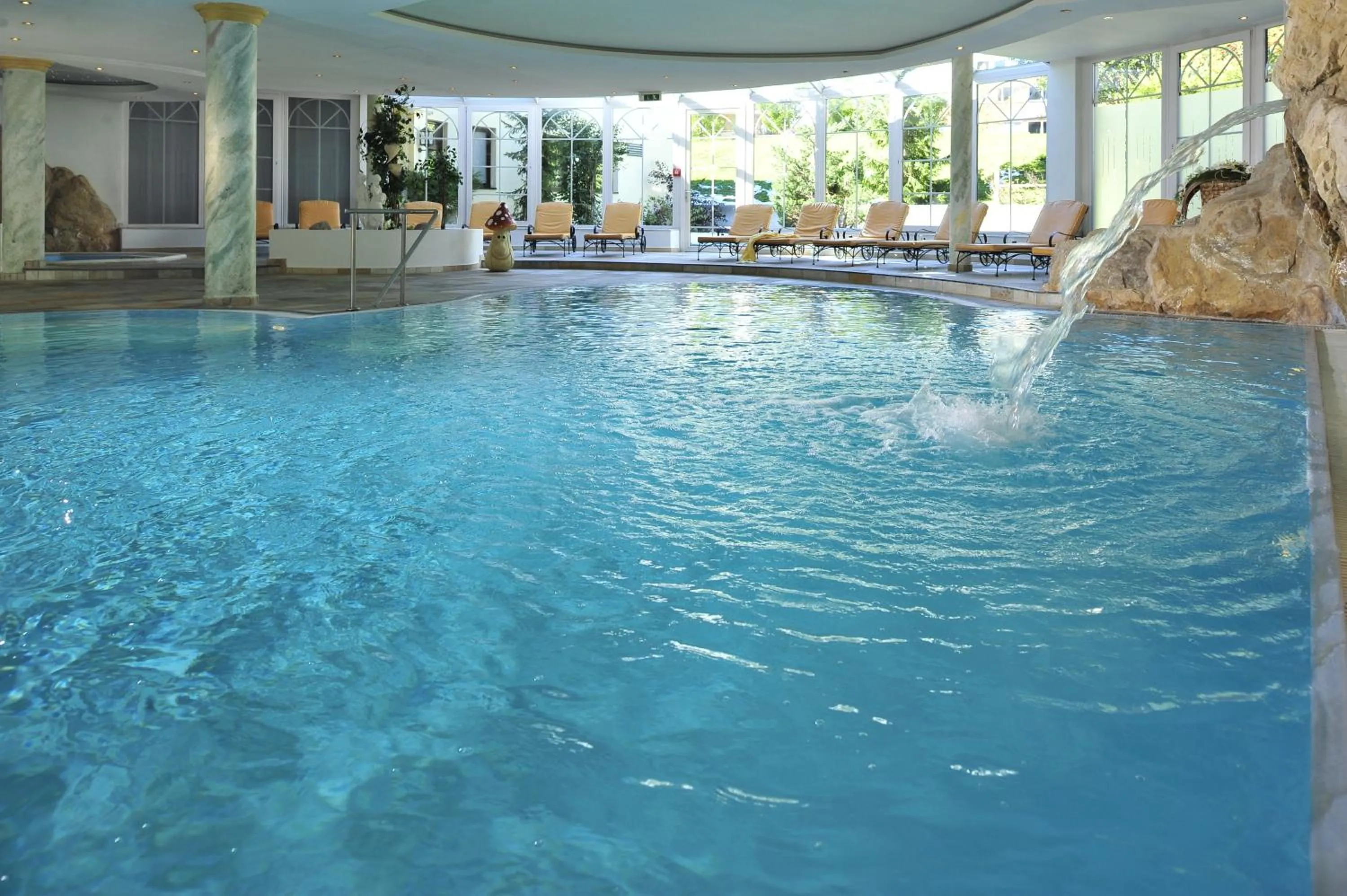 Swimming pool in Hotel Alte Post