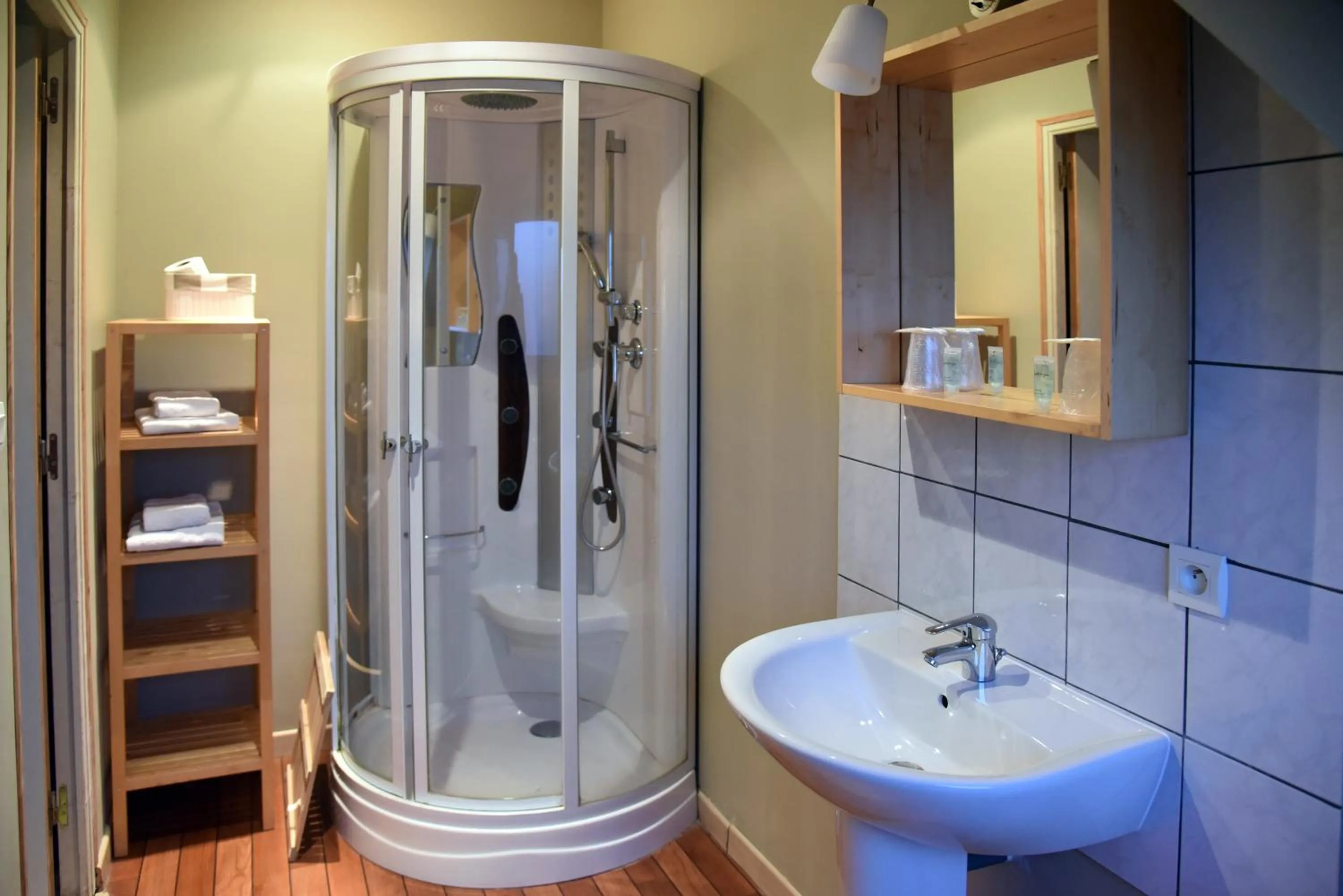 Bathroom in La Marine