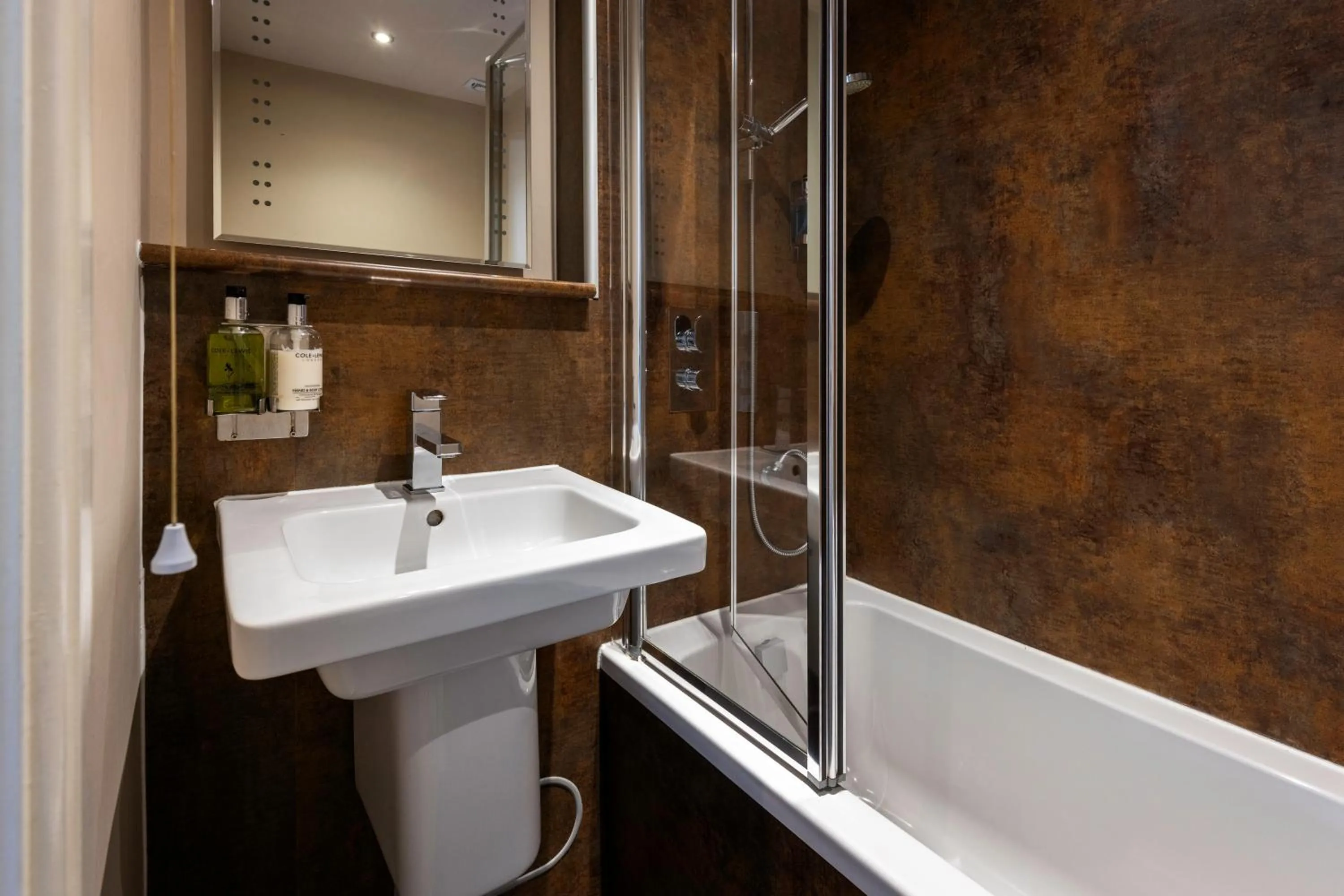 Bathroom in The Royal Station Hotel