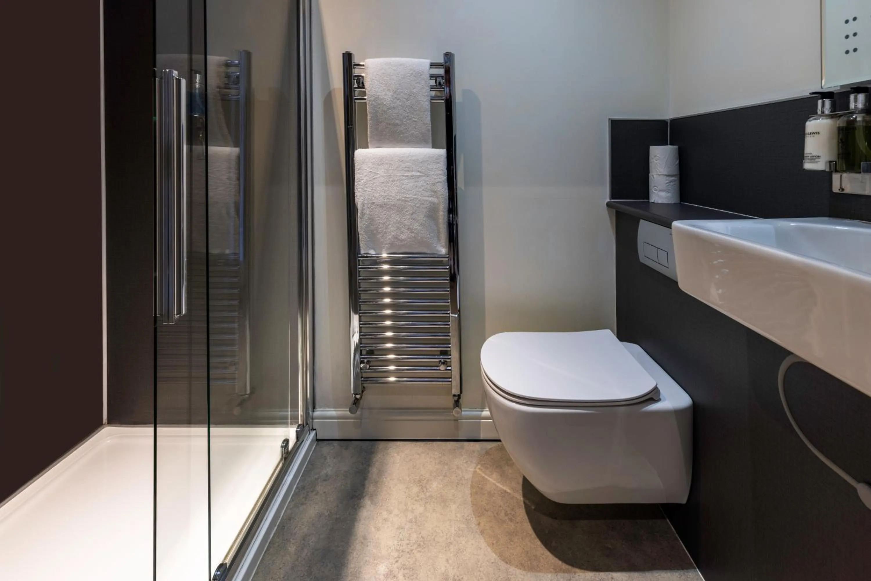 Bathroom in The Royal Station Hotel