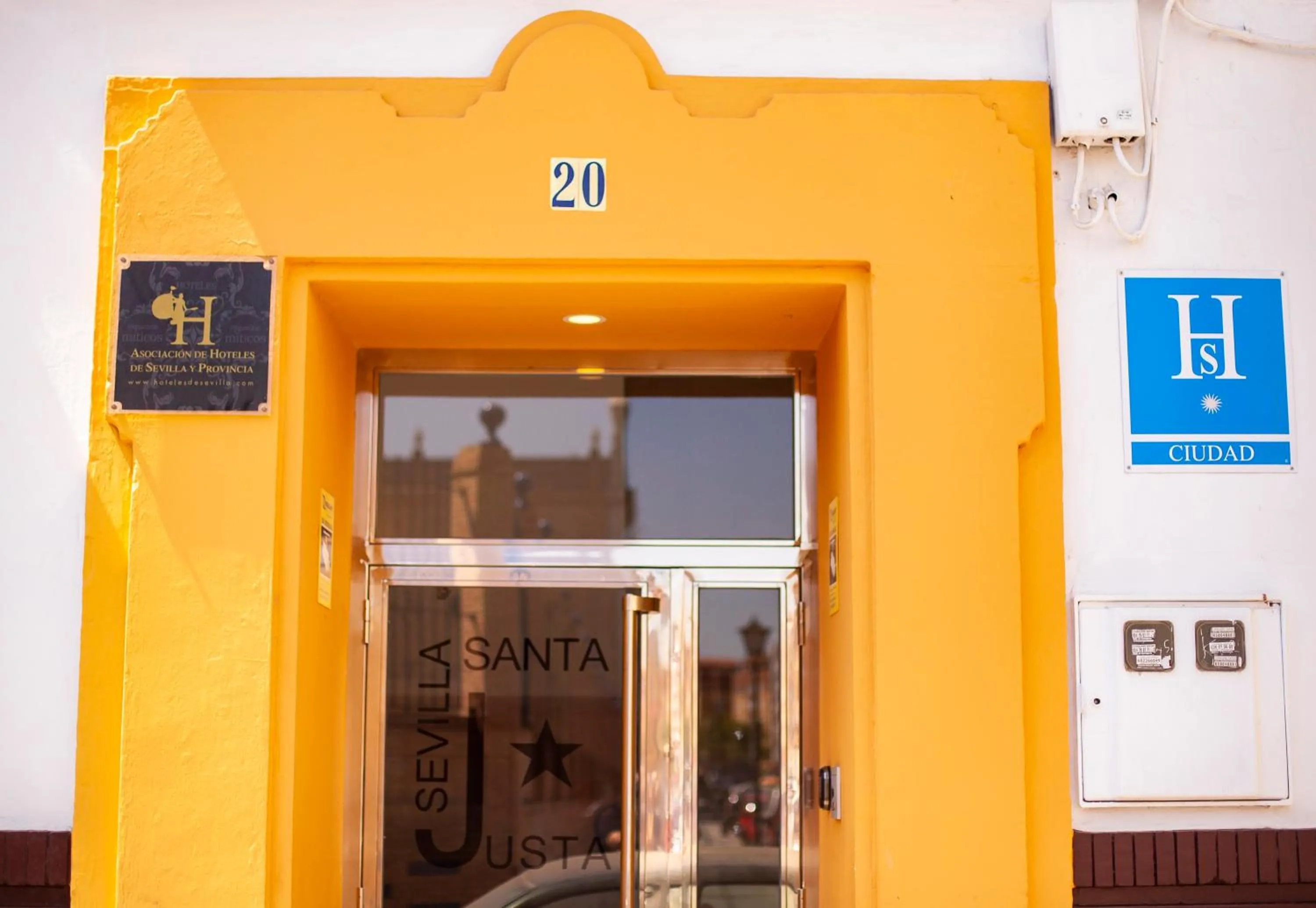 Facade/entrance in Hostal Sevilla Santa Justa - Adults only