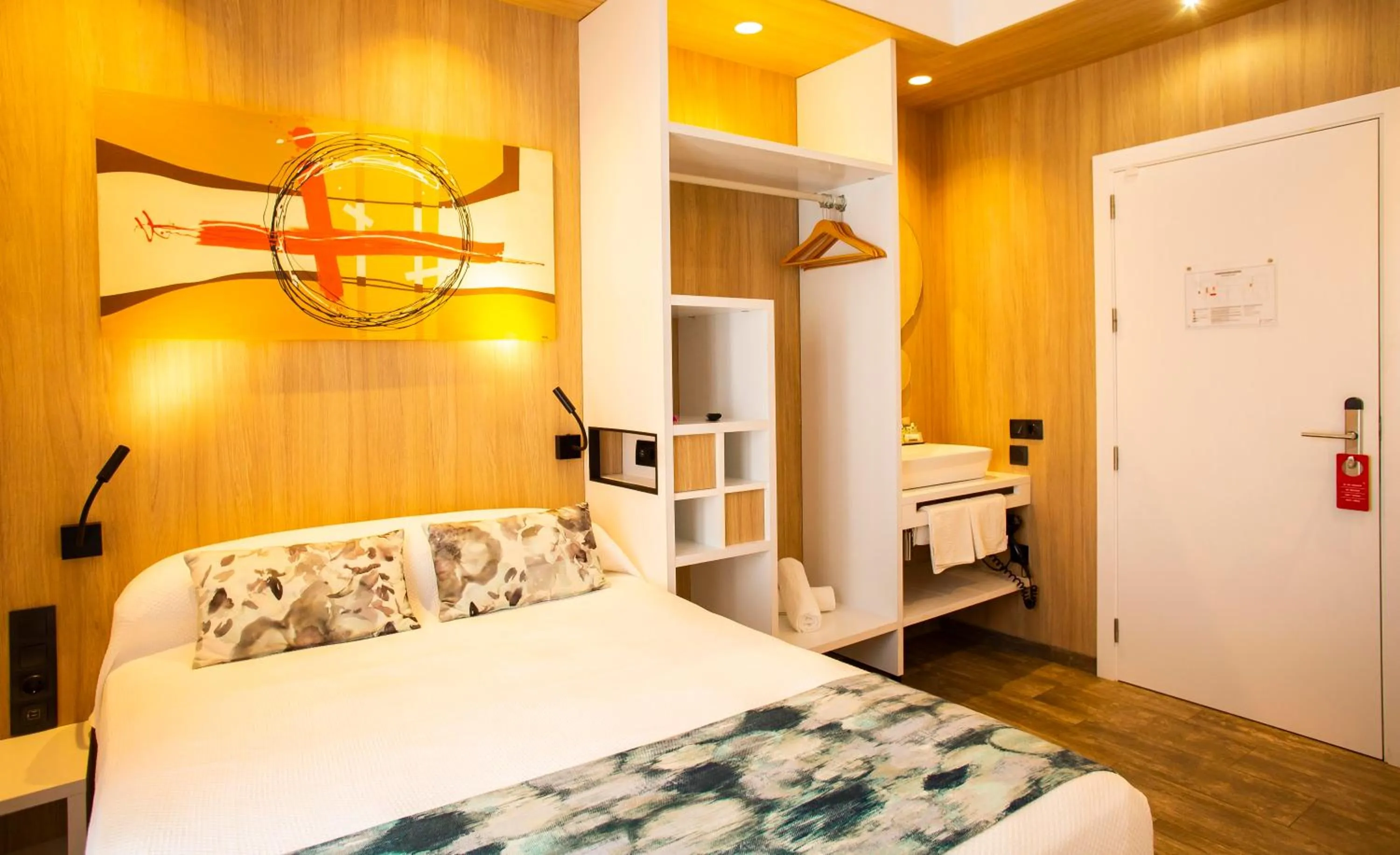 Photo of the whole room, Bed in Hostal Sevilla Santa Justa - Adults only