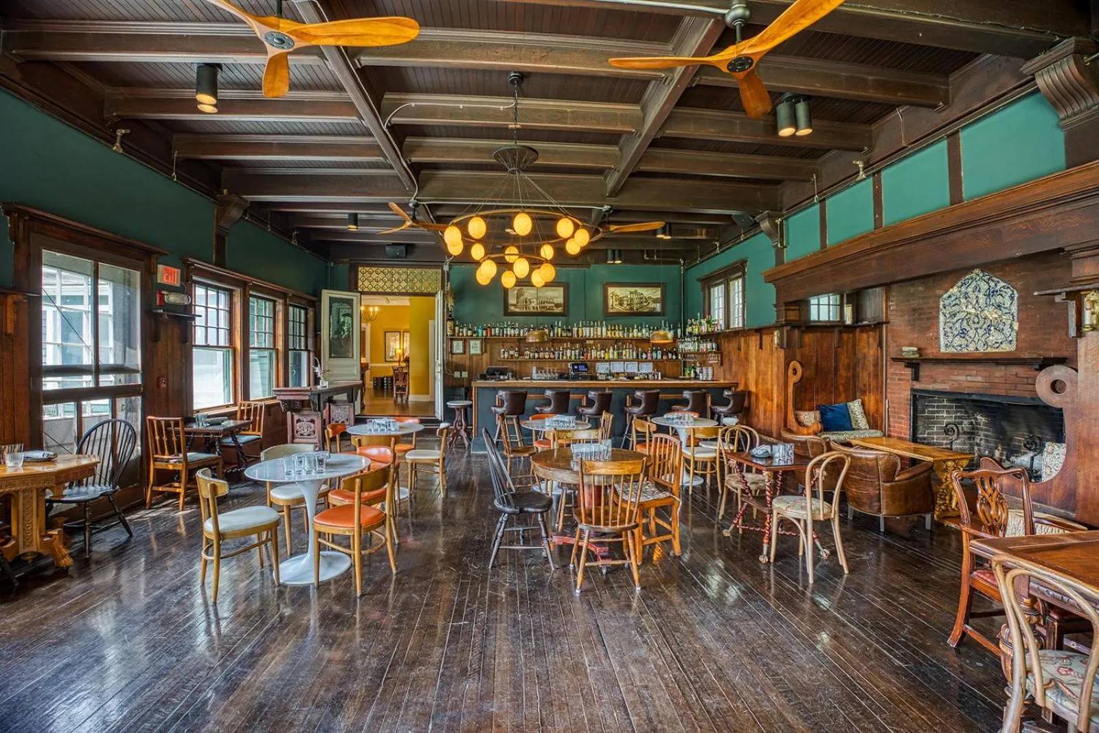 Lounge or bar in Apple Tree Inn