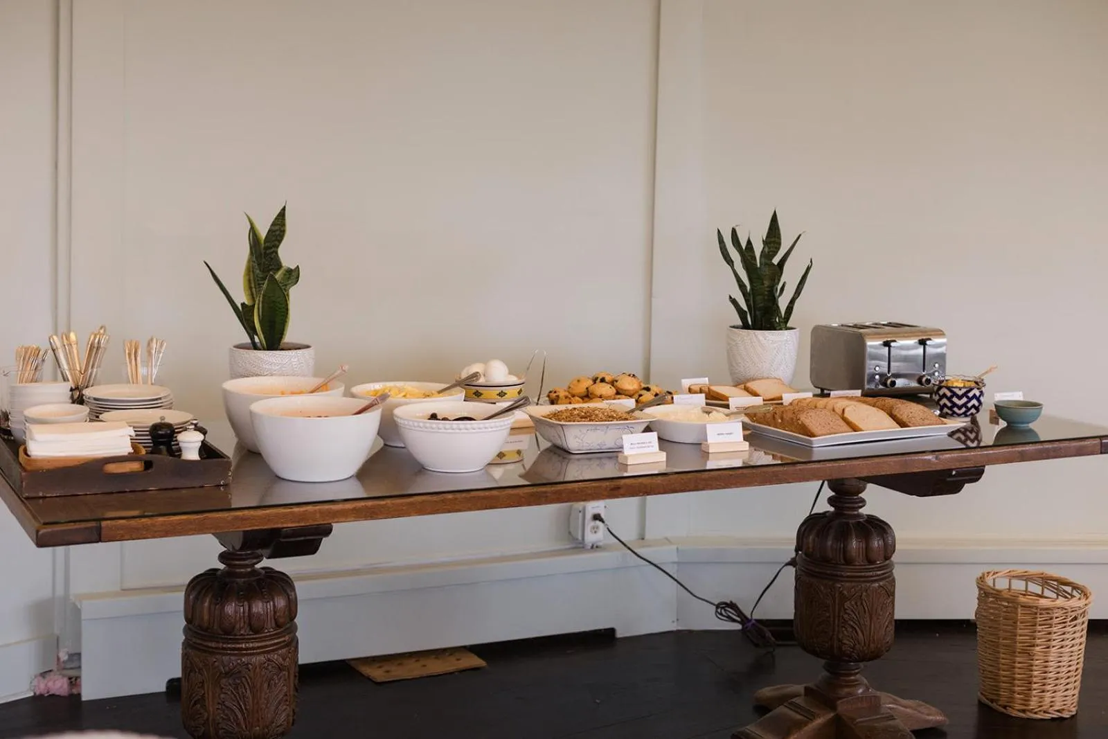 Buffet breakfast in Apple Tree Inn