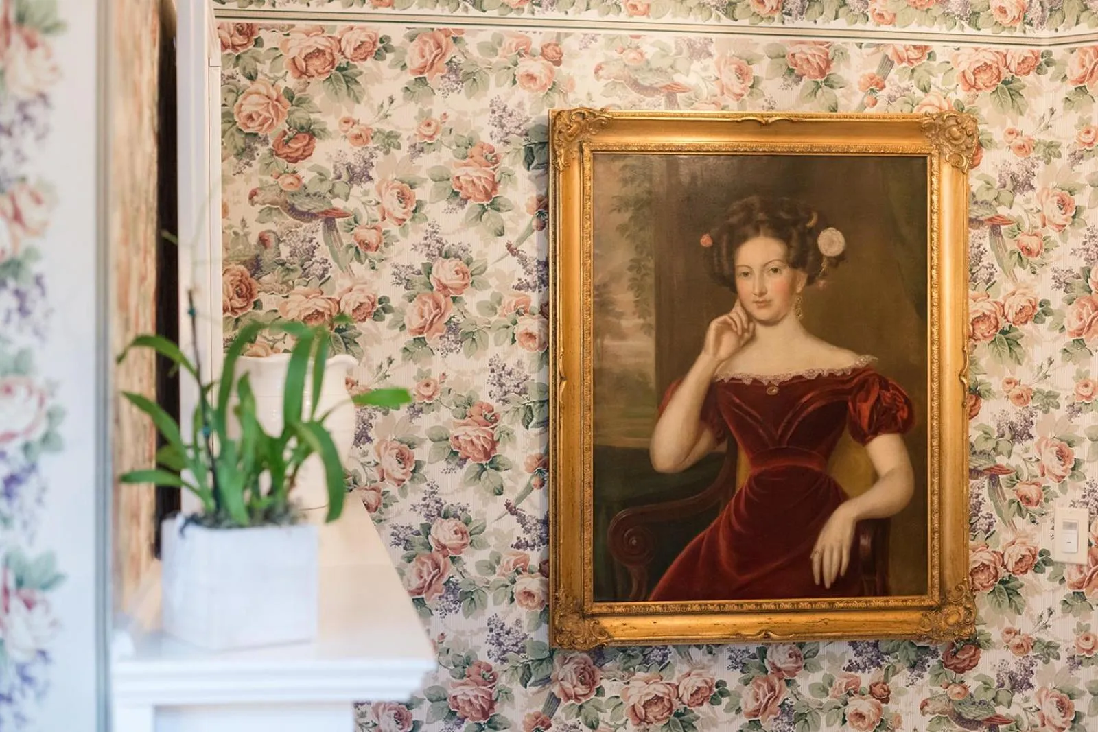 Decorative detail in Apple Tree Inn