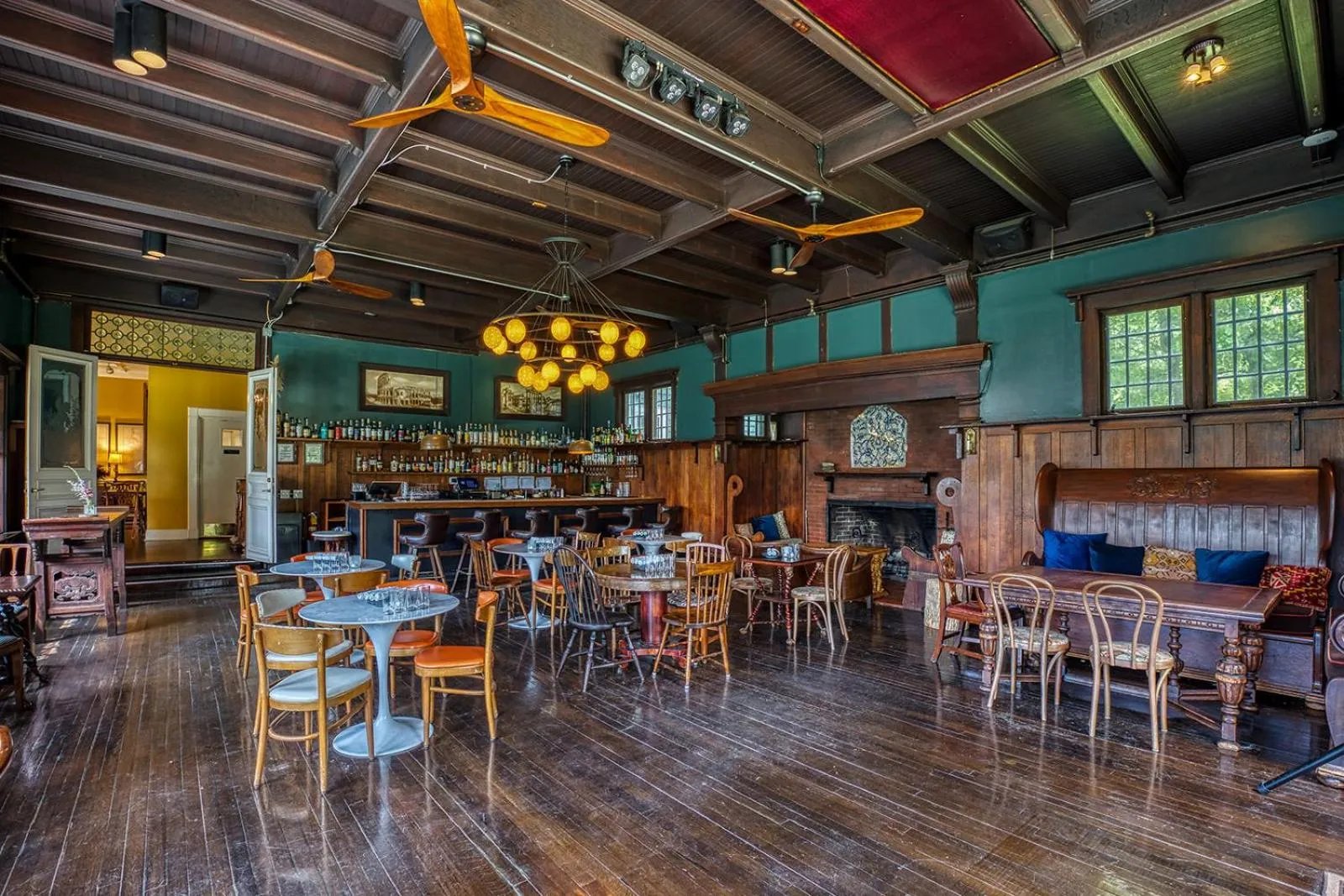 Lounge or bar in Apple Tree Inn