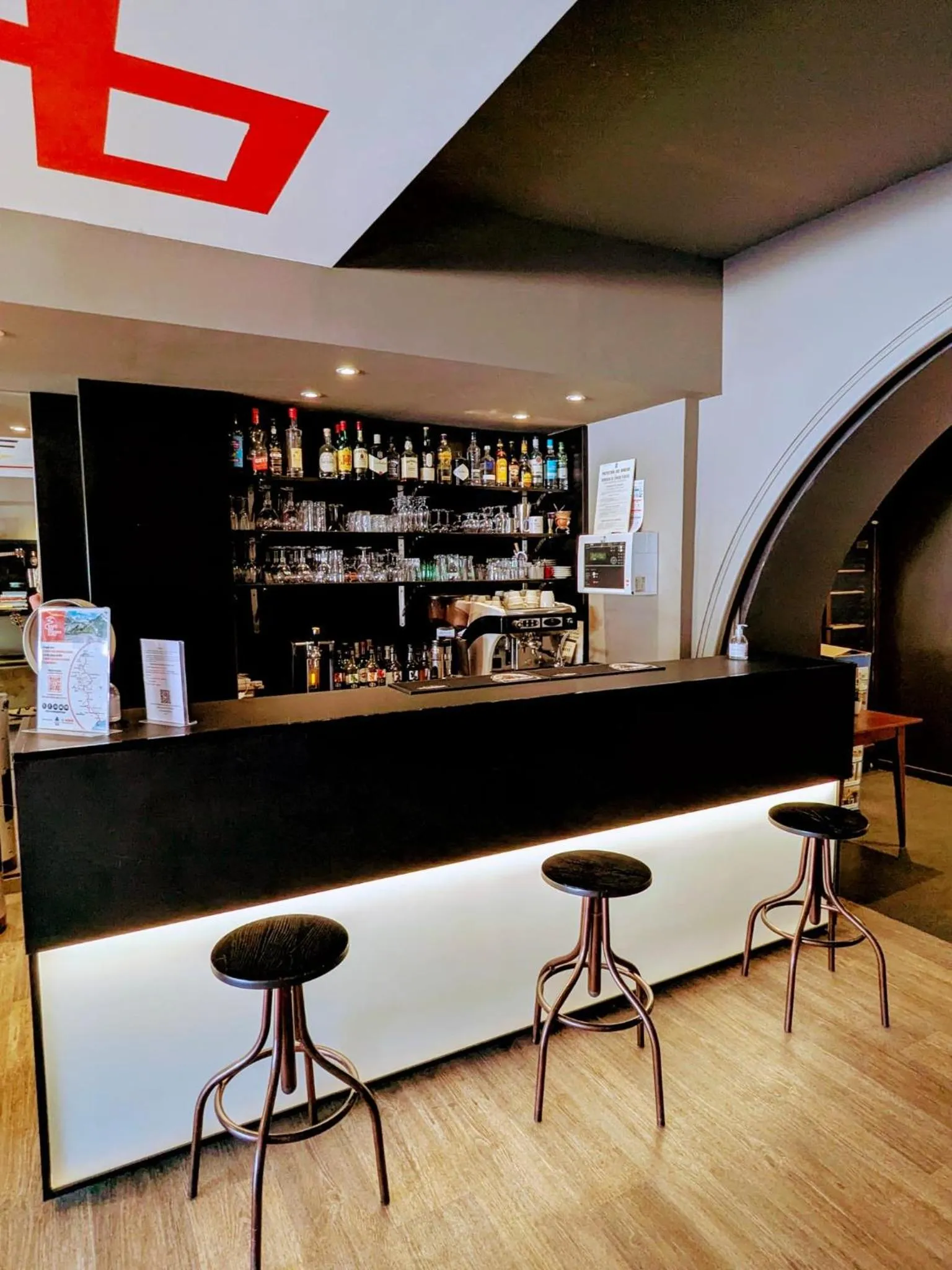 Lounge or bar in Hotel Thonon Centre Le Comte Rouge