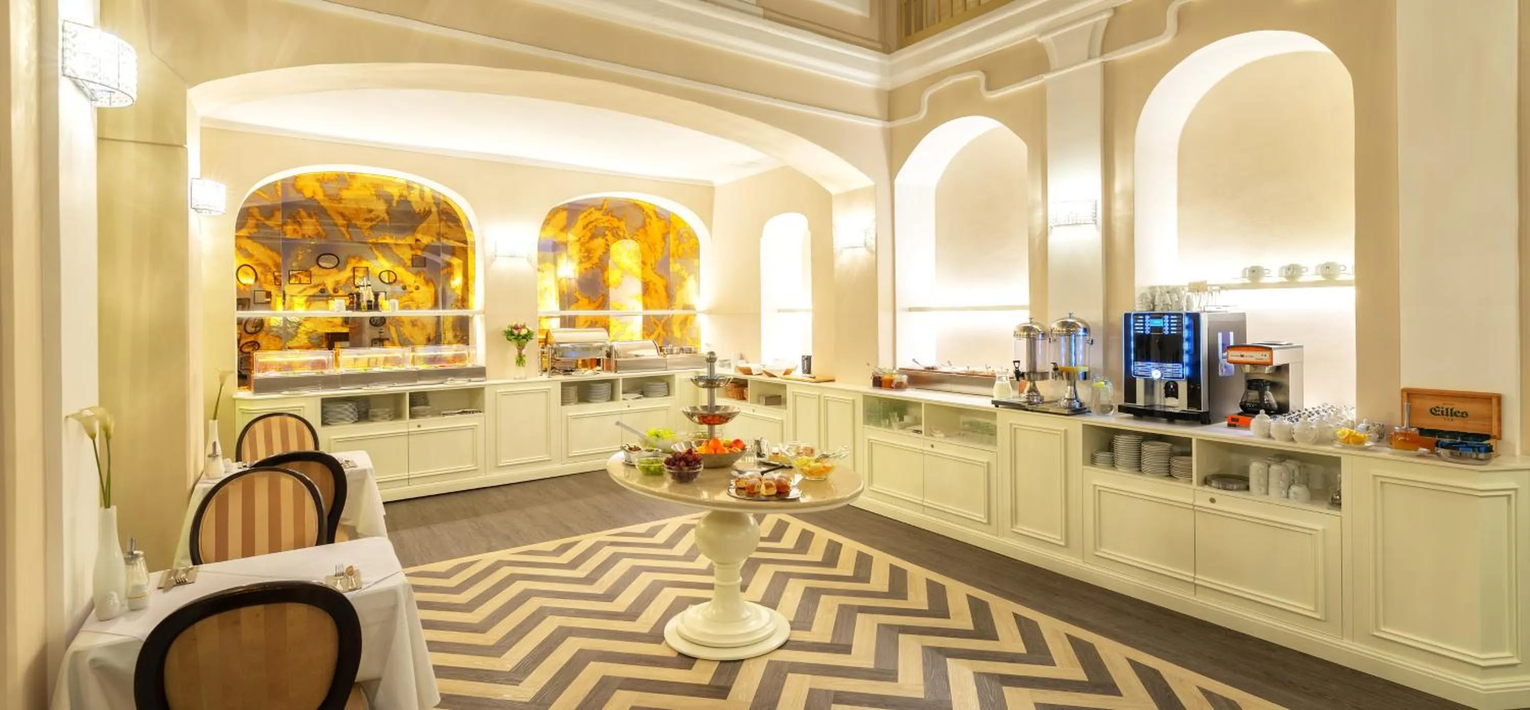 Buffet breakfast in Promenáda Romantic Hotel