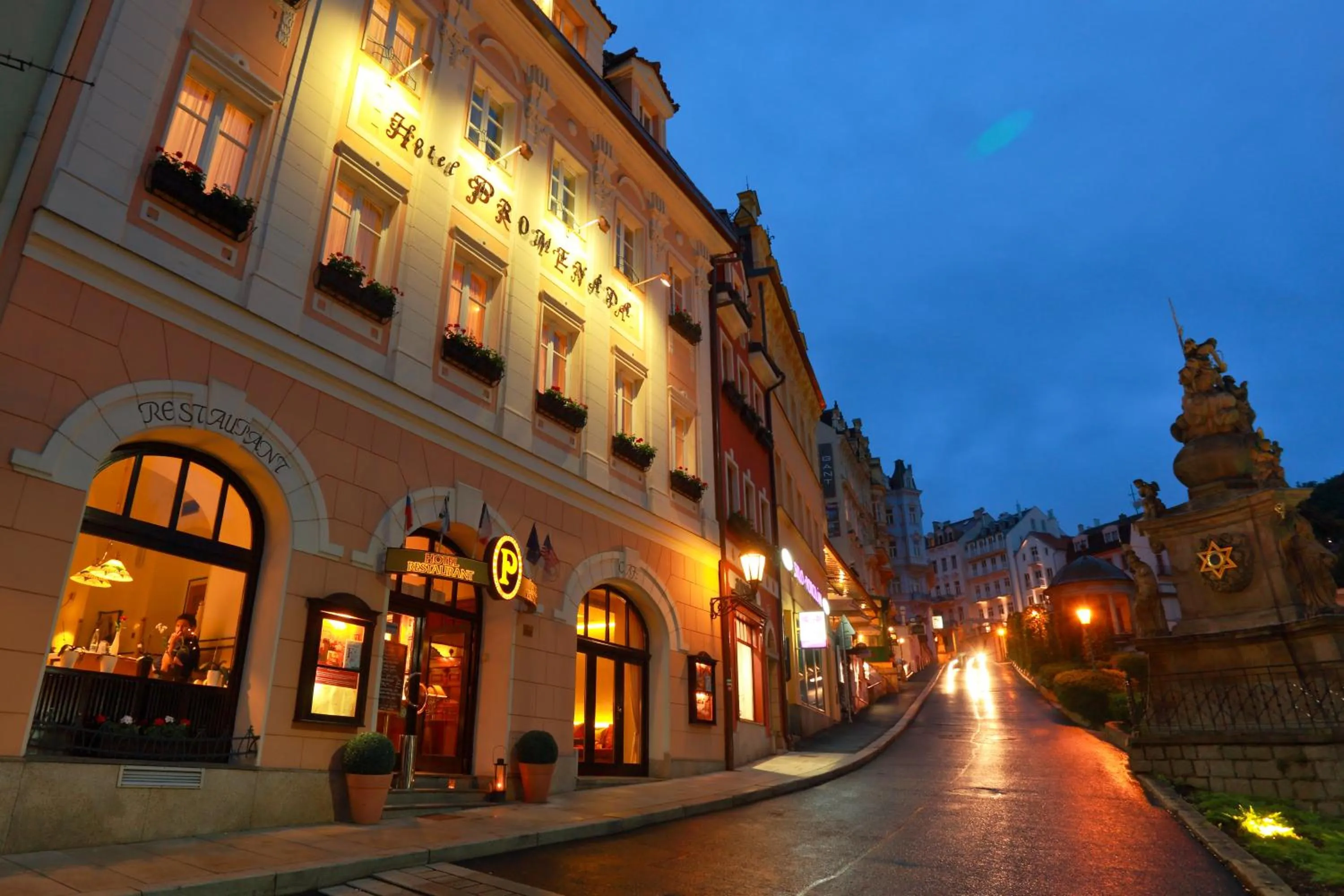 Facade/entrance in Promenáda Romantic Hotel