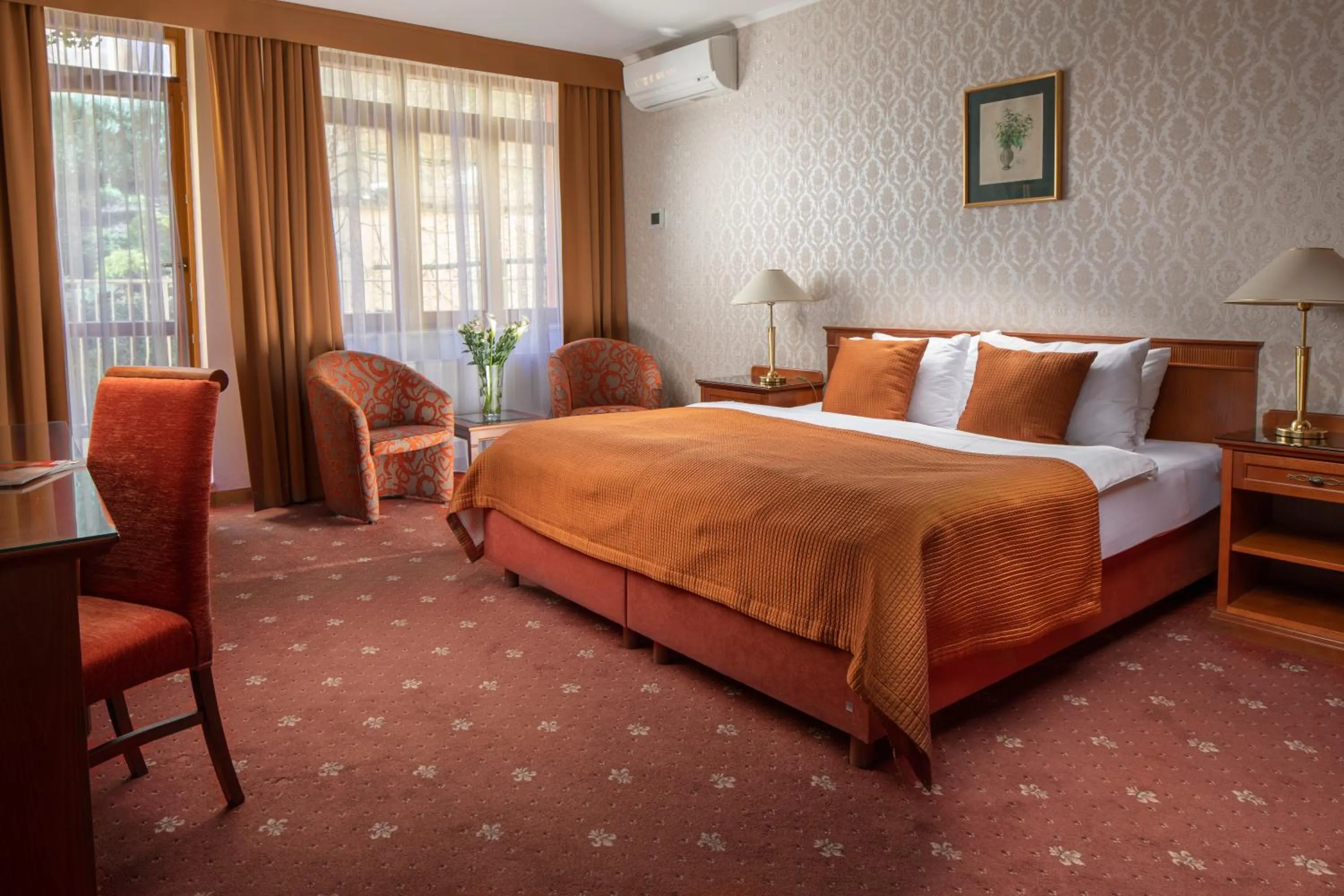 Photo of the whole room, Bed in Promenáda Romantic Hotel