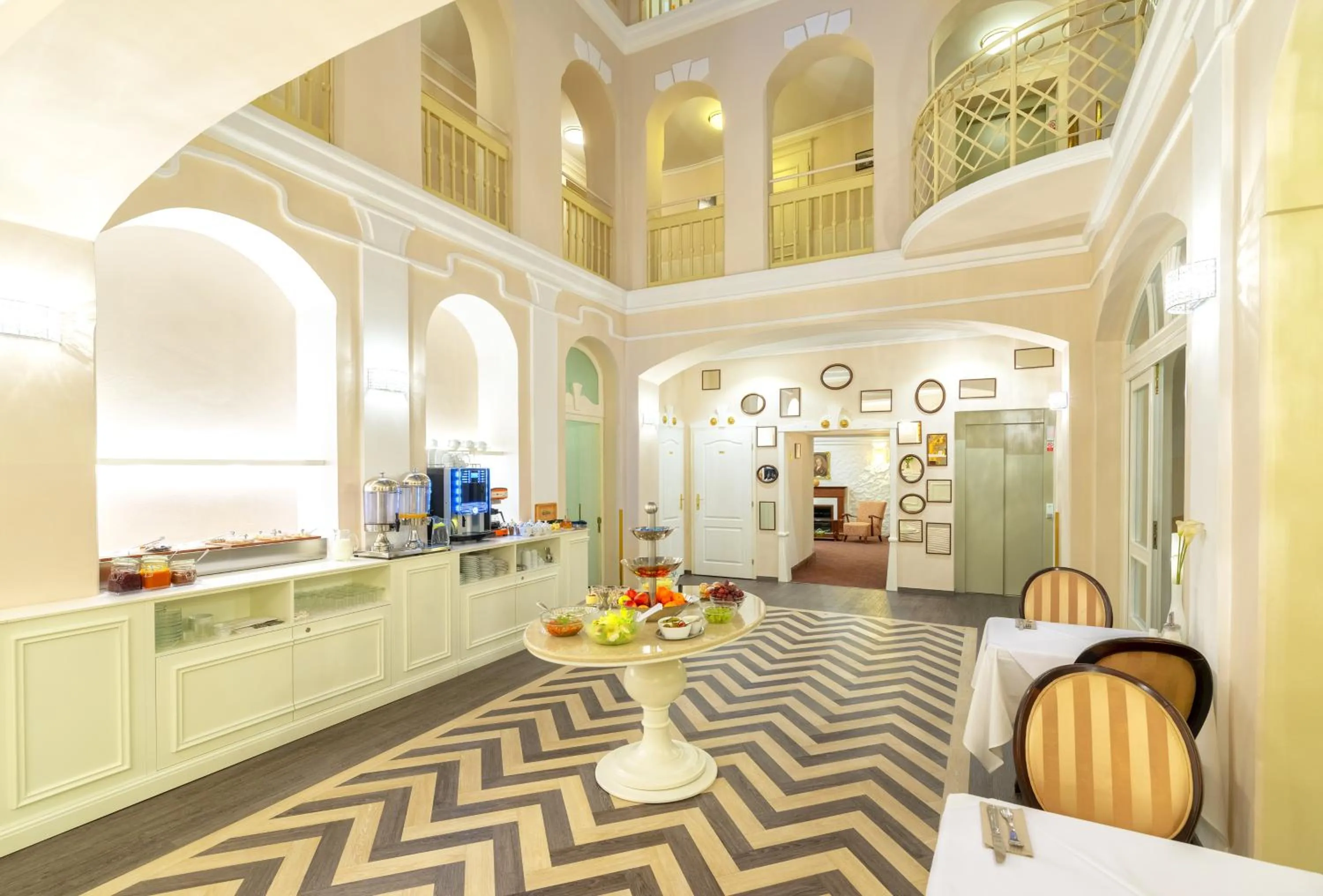 Buffet breakfast in Promenáda Romantic Hotel