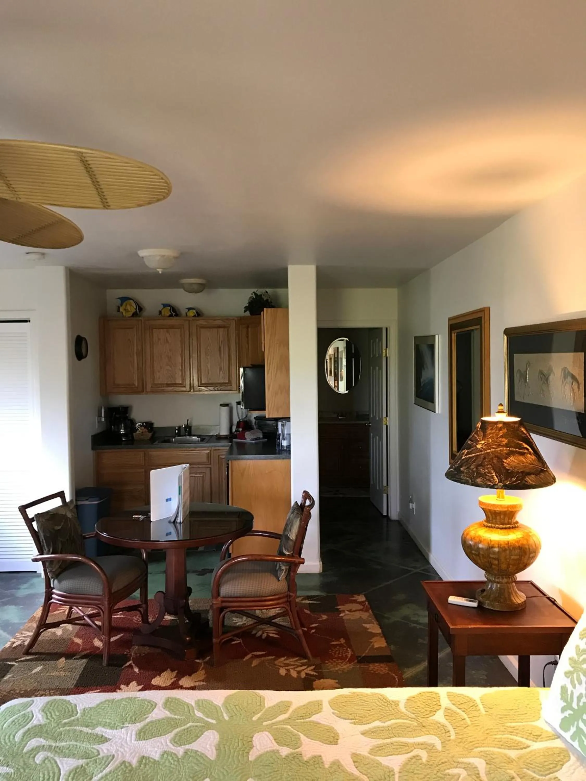 Kitchen or kitchenette in Hale Pua Villa - Seaside Studio