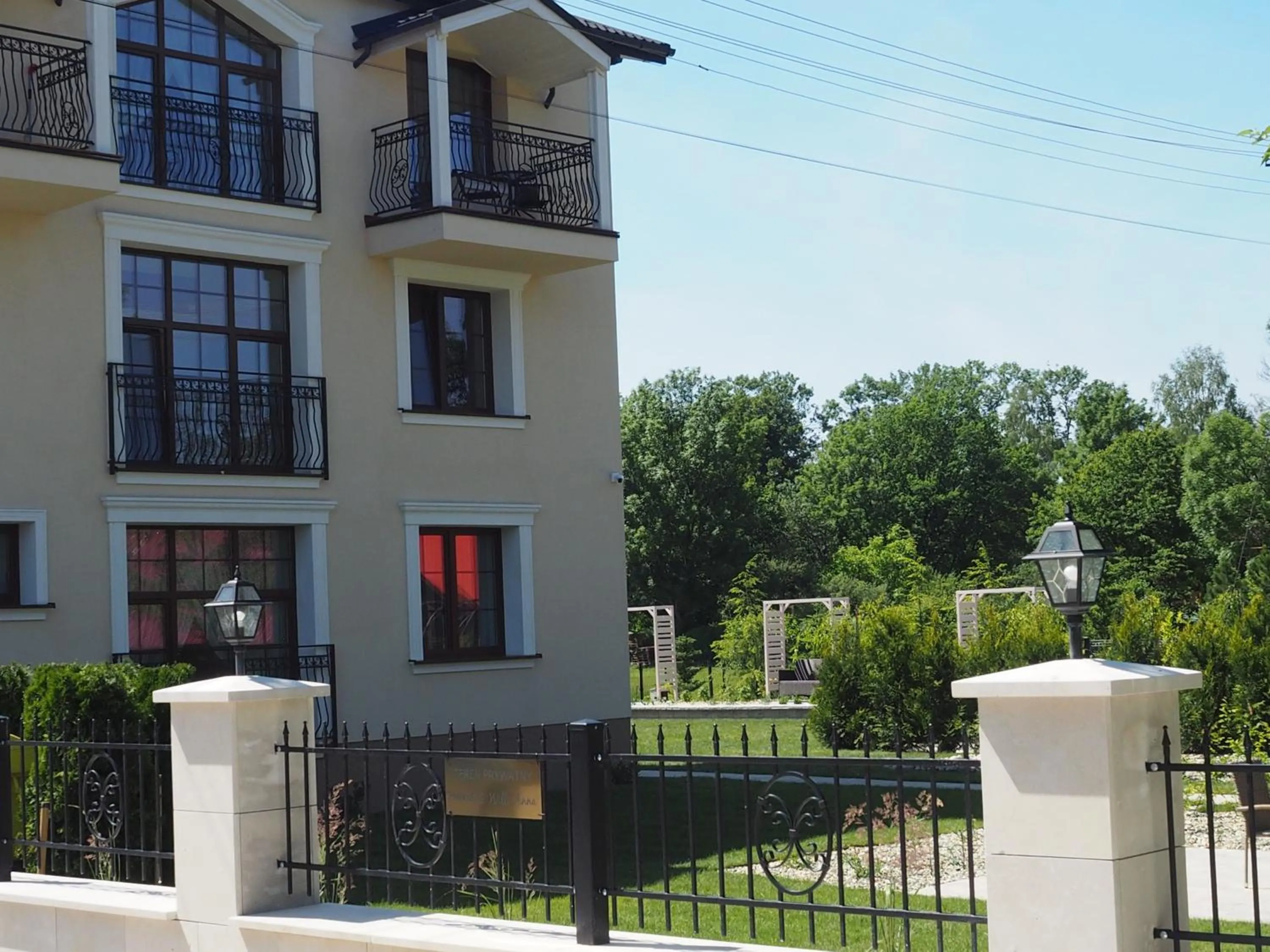 Property building in Willa Anna