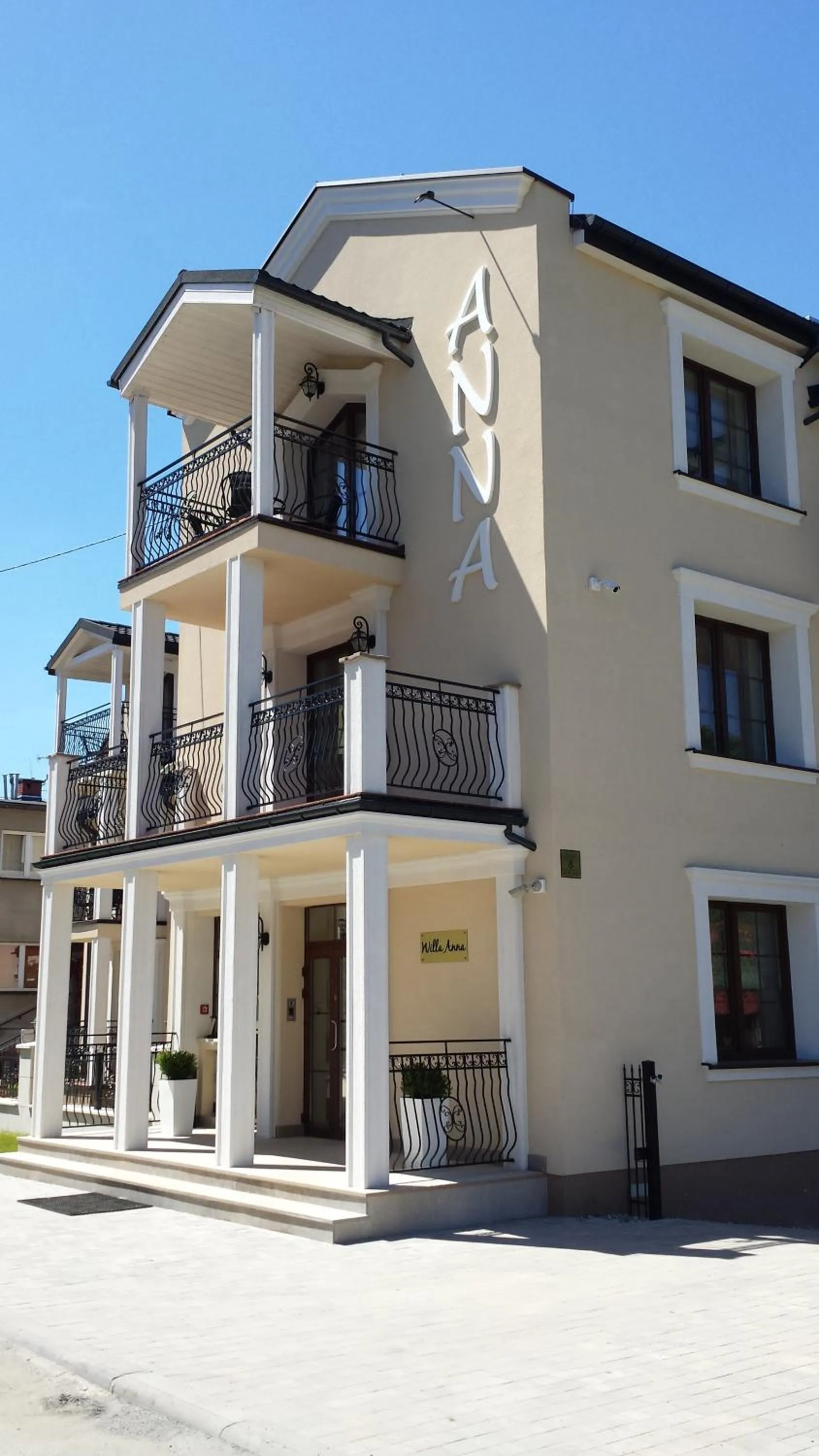 Facade/entrance in Willa Anna