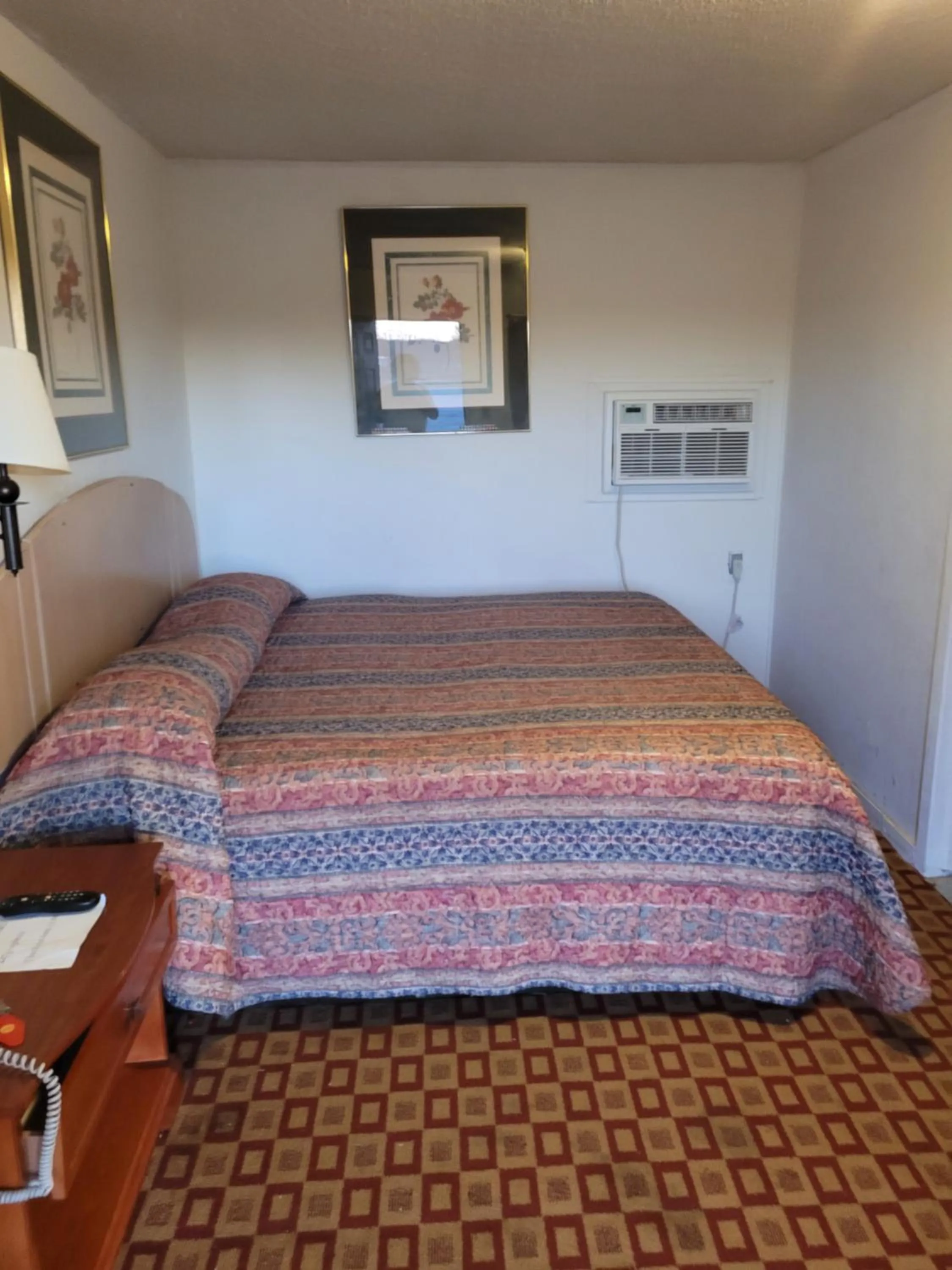 Bed in Relax Inn Ranger