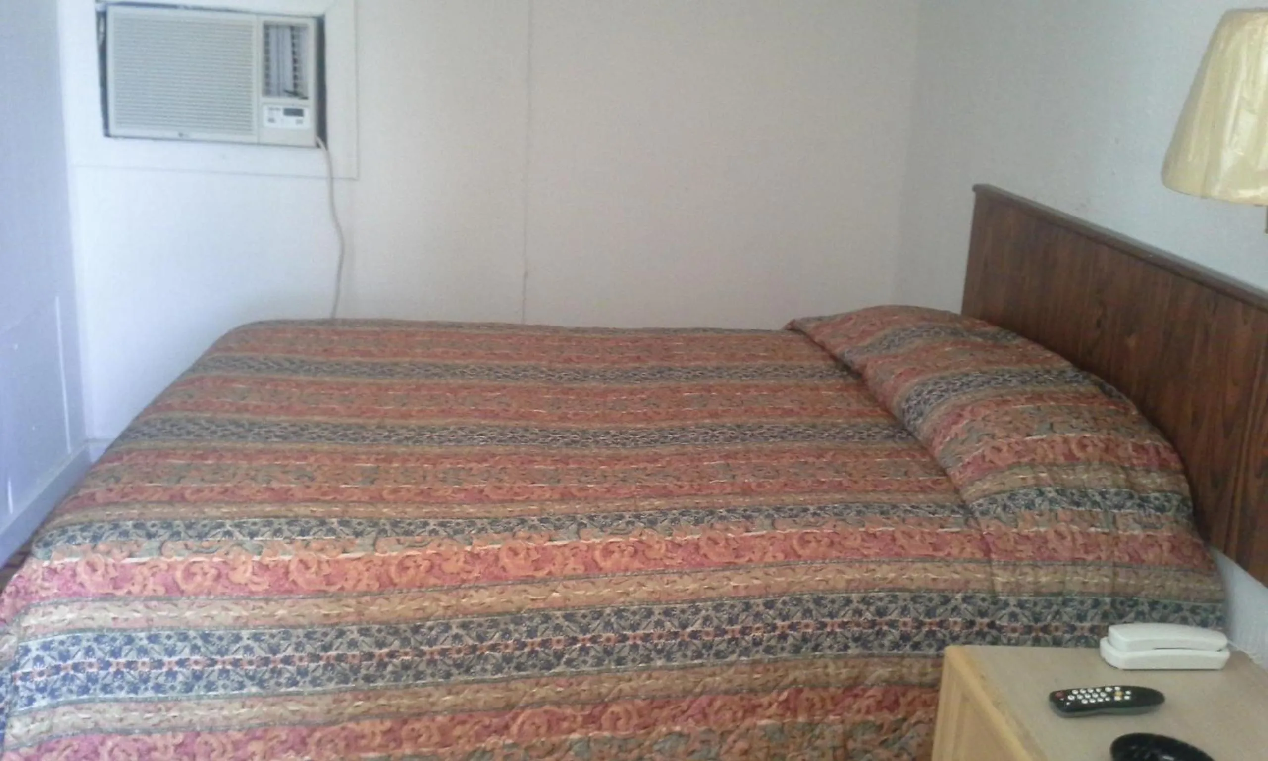 Bed in Relax Inn Ranger