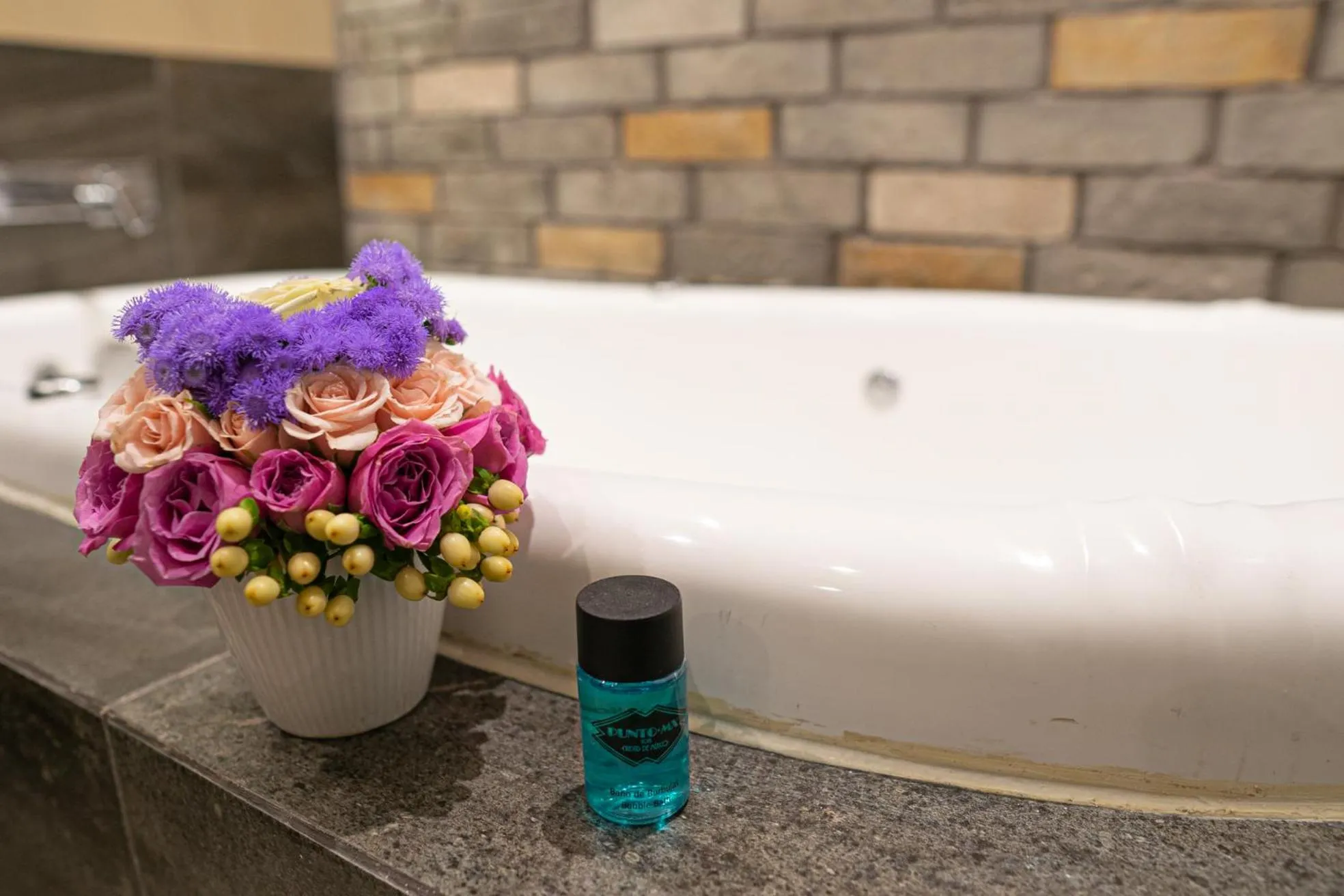 Hot Tub in Hotel Punto MX