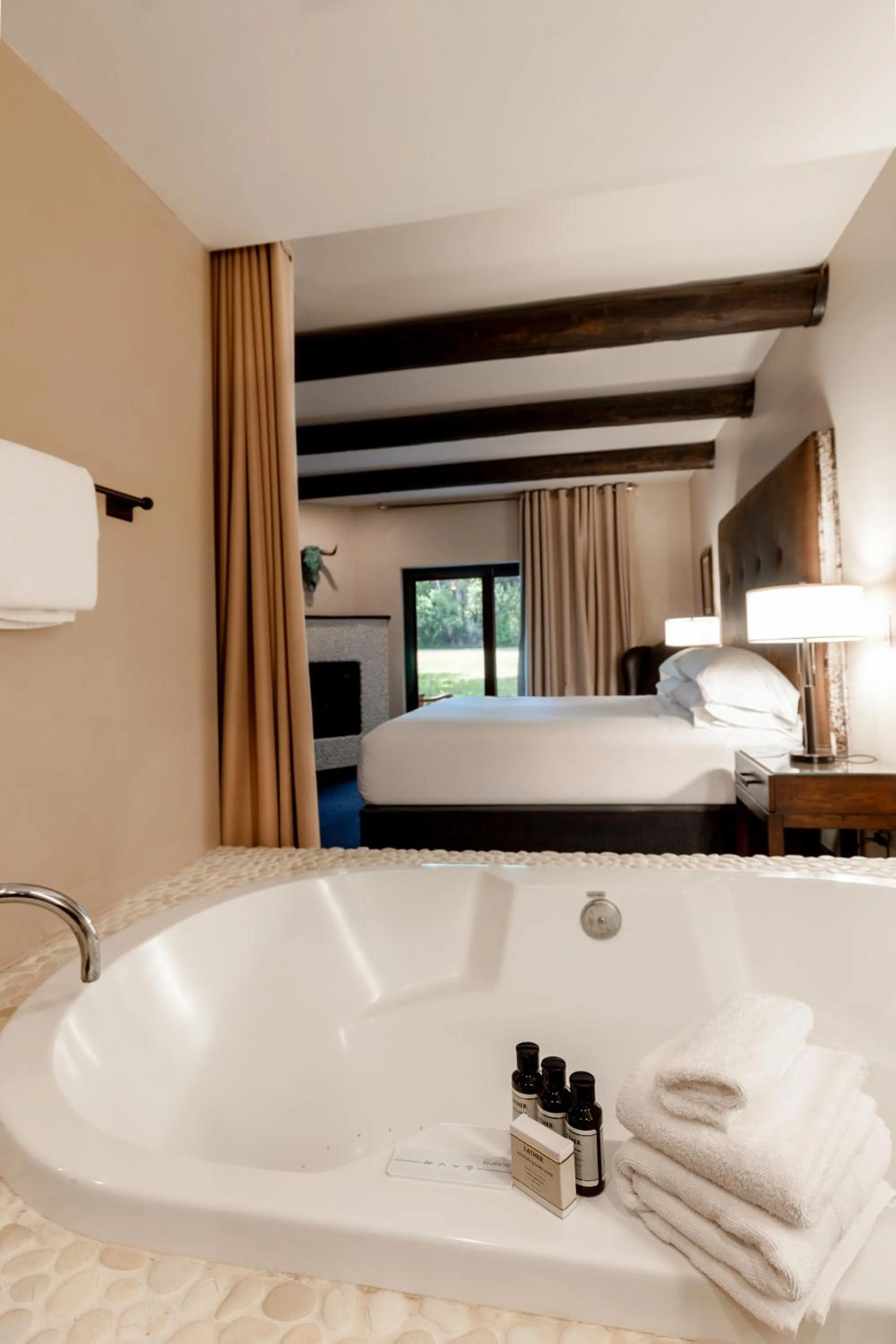 Bed in El Monte Sagrado Resort & Spa