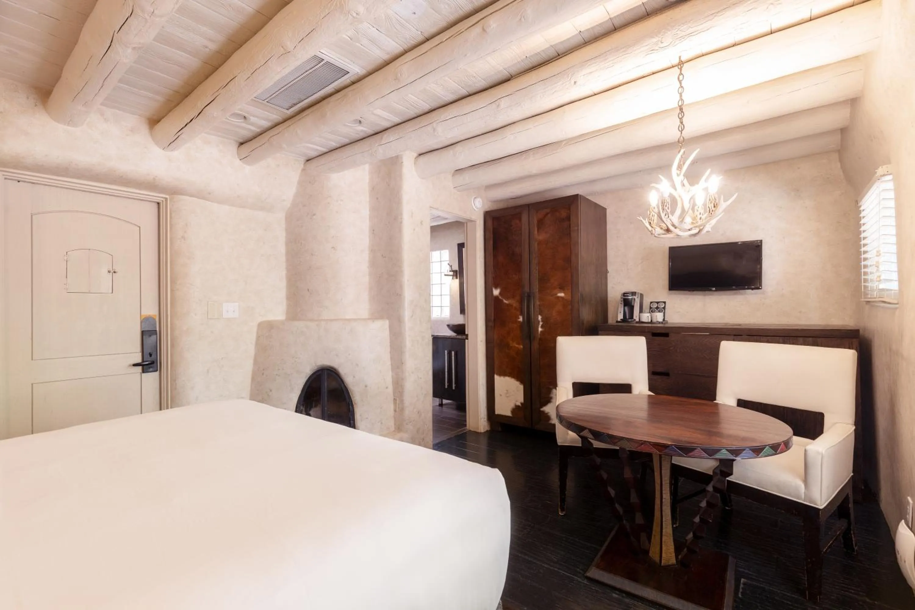 Bed in El Monte Sagrado Resort & Spa