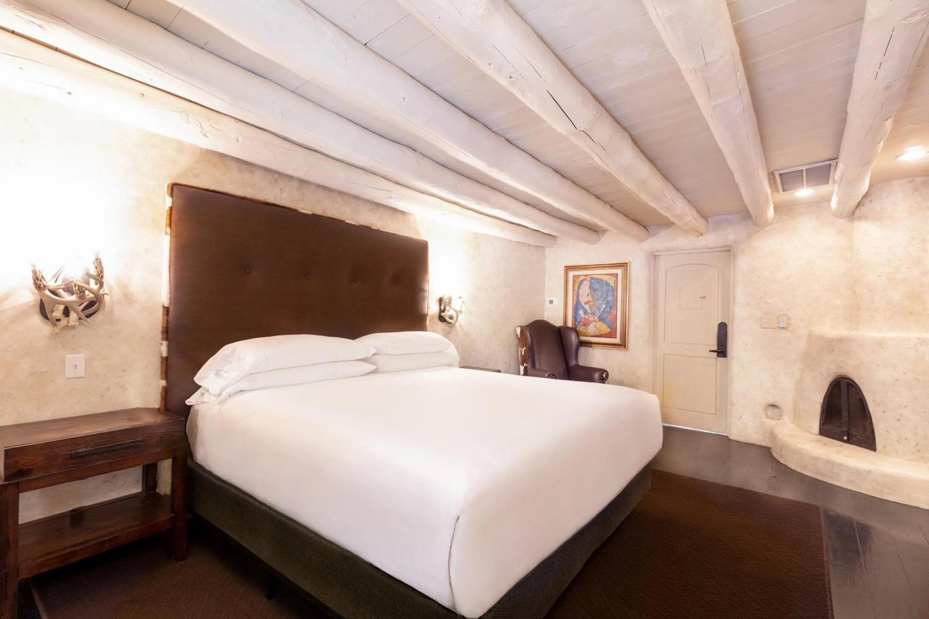 Bed in El Monte Sagrado Resort & Spa