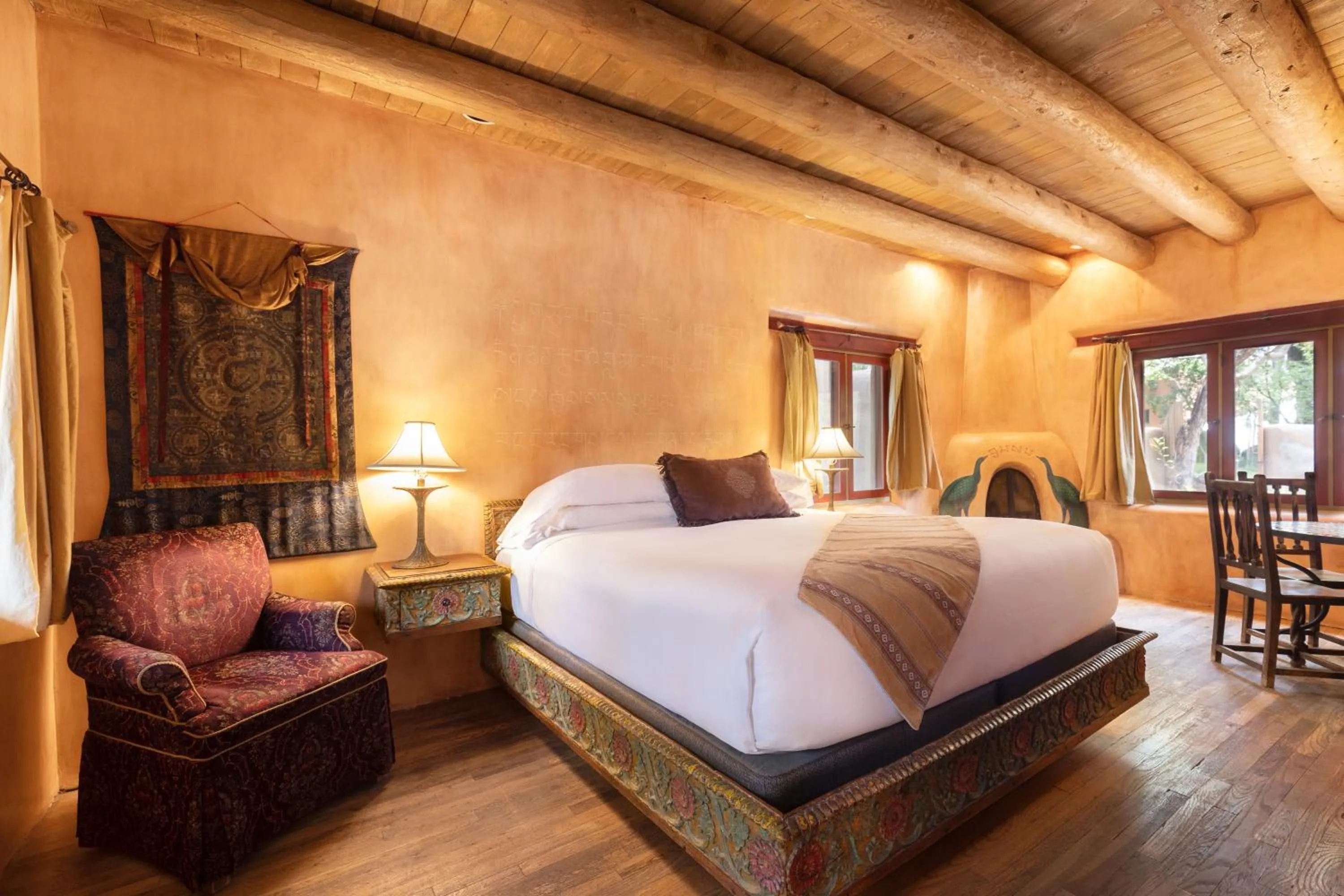 Bed in El Monte Sagrado Resort & Spa