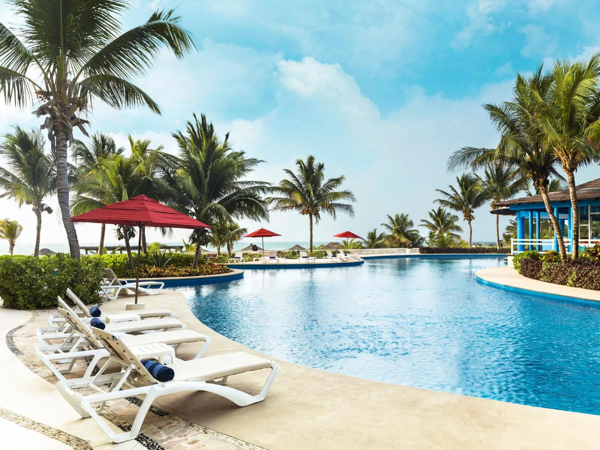 Swimming pool in Palmar Beach Resort and Spa Riviera Maya - All Inclusive