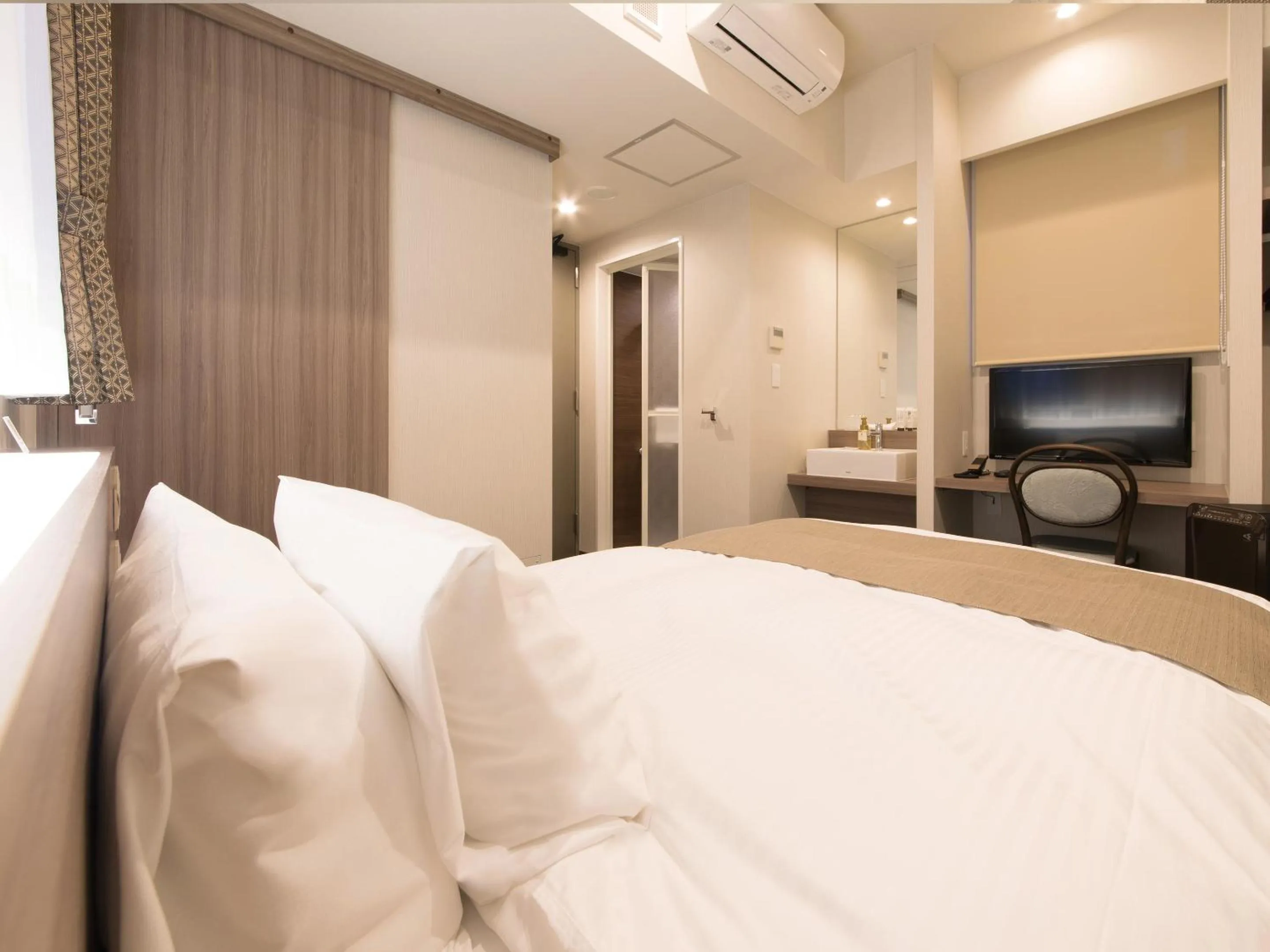 Photo of the whole room, Bed in S.Training Center Hotel Osaka