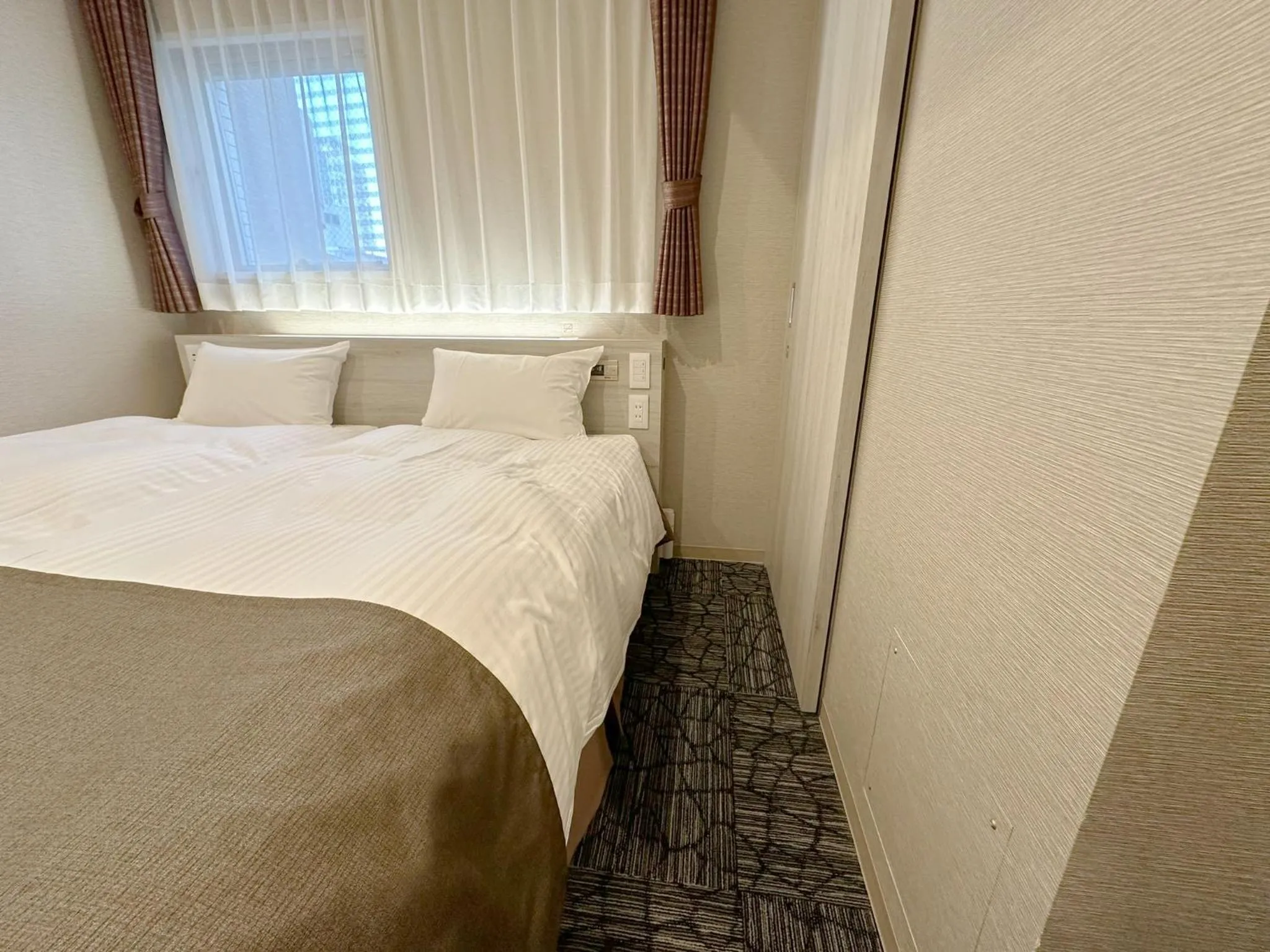 Bed in S.Training Center Hotel Osaka
