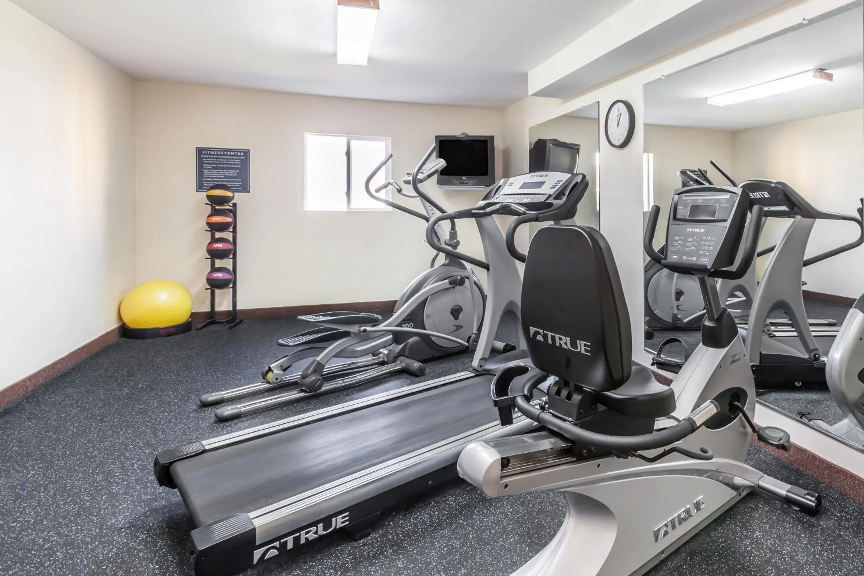 Fitness centre/facilities in Days Inn by Wyndham Albany SUNY