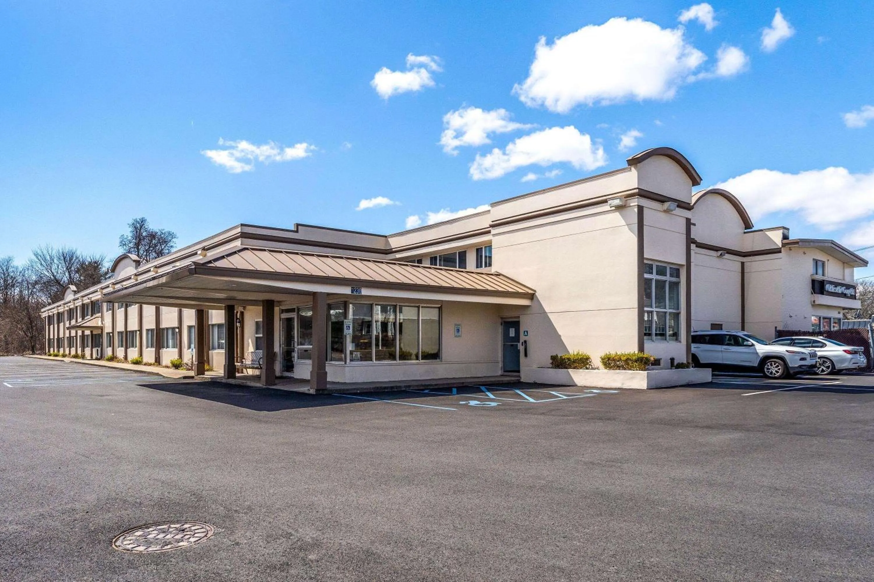 Property building in Days Inn by Wyndham Albany SUNY