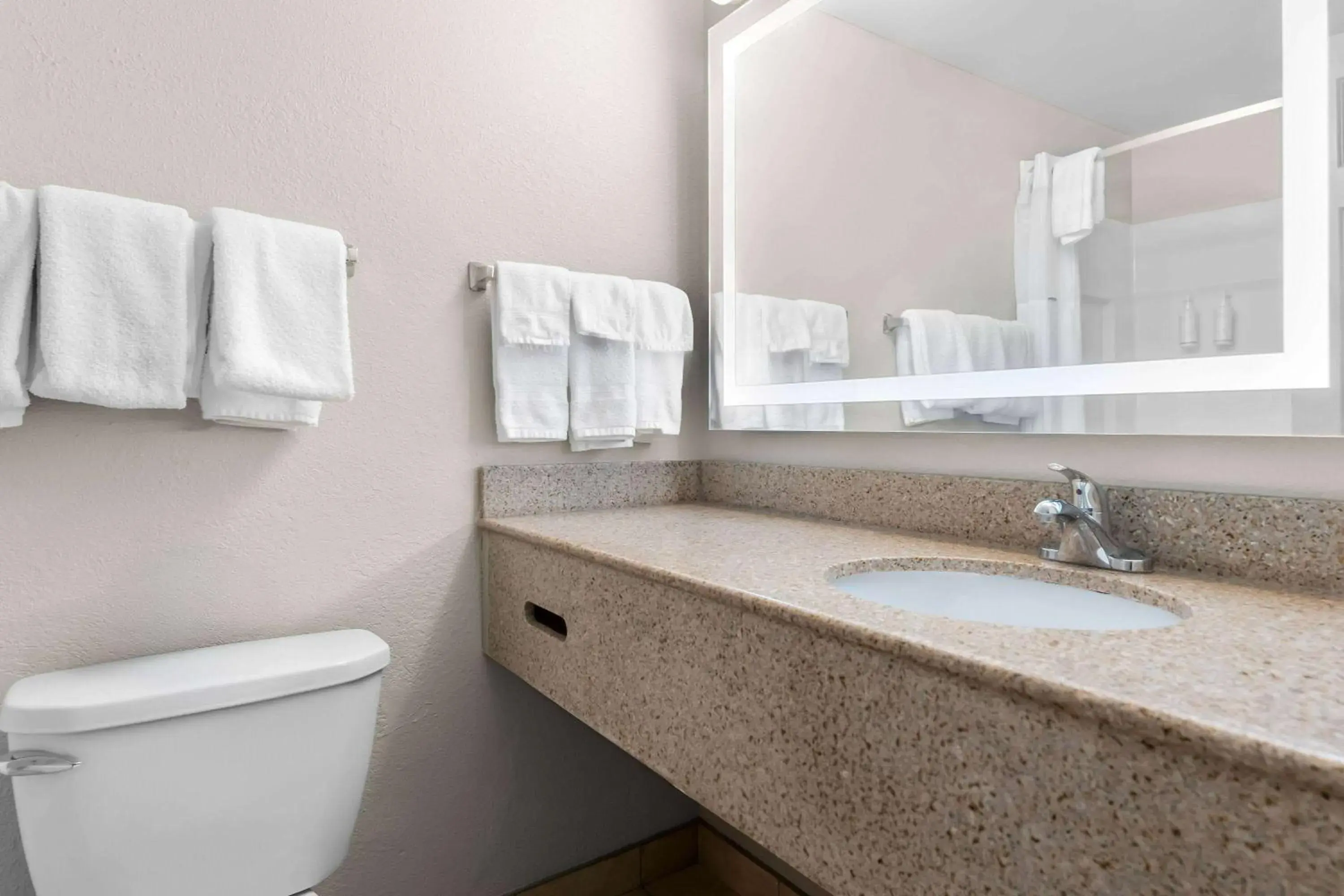 Queen Room with Two Queen Beds - Non-Smoking in Days Inn by Wyndham Albany SUNY Queen Room with Two Queen Beds - Non-Smoking in Days Inn by Wyndham Albany SUNY