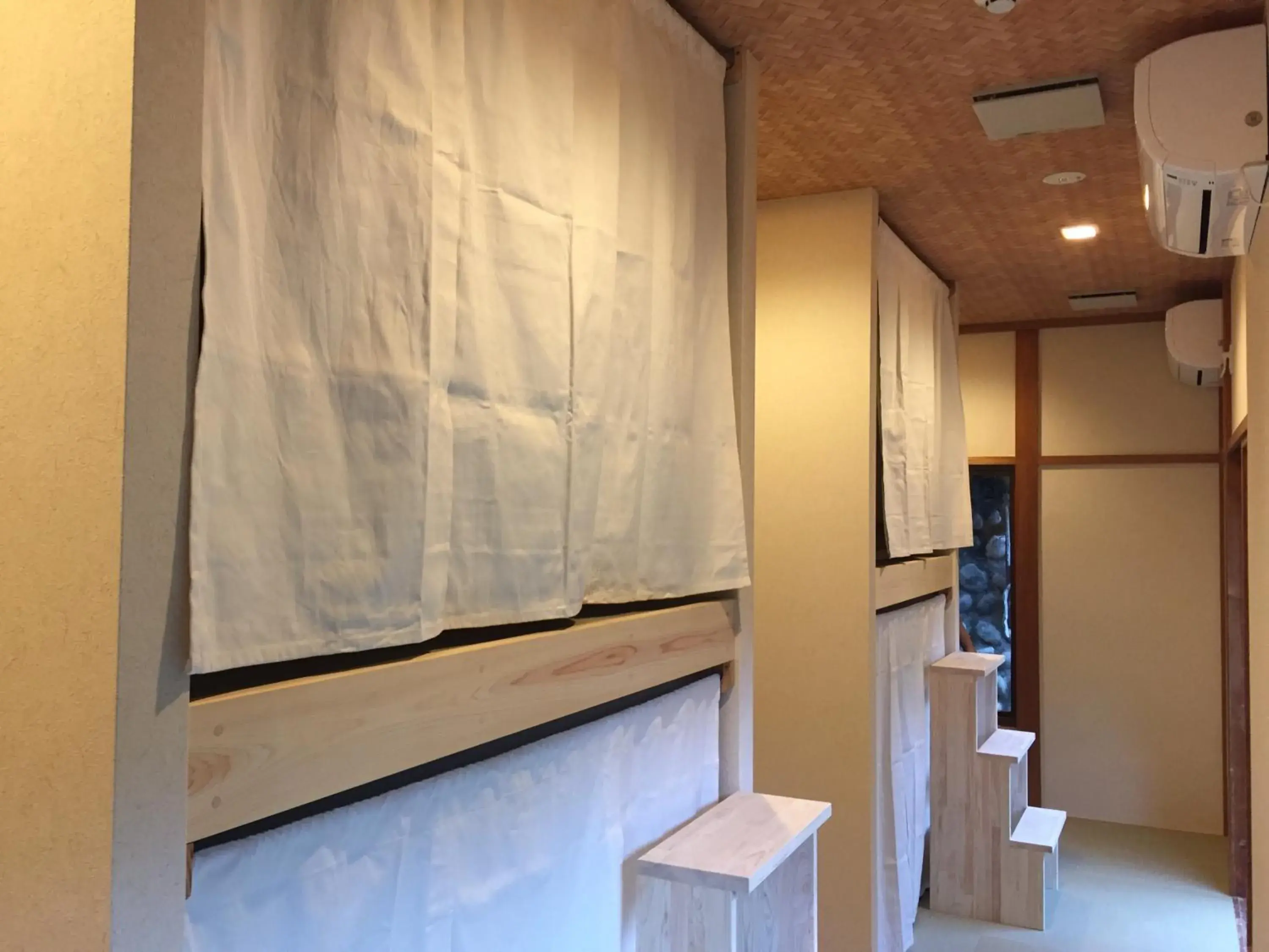 Bed in 8-Bed Mixed Dormitory Room (Adult only) in J-Hoppers Kumano Yunomine Guesthouse Bed in 8-Bed Mixed Dormitory Room (Adult only) in J-Hoppers Kumano Yunomine Guesthouse