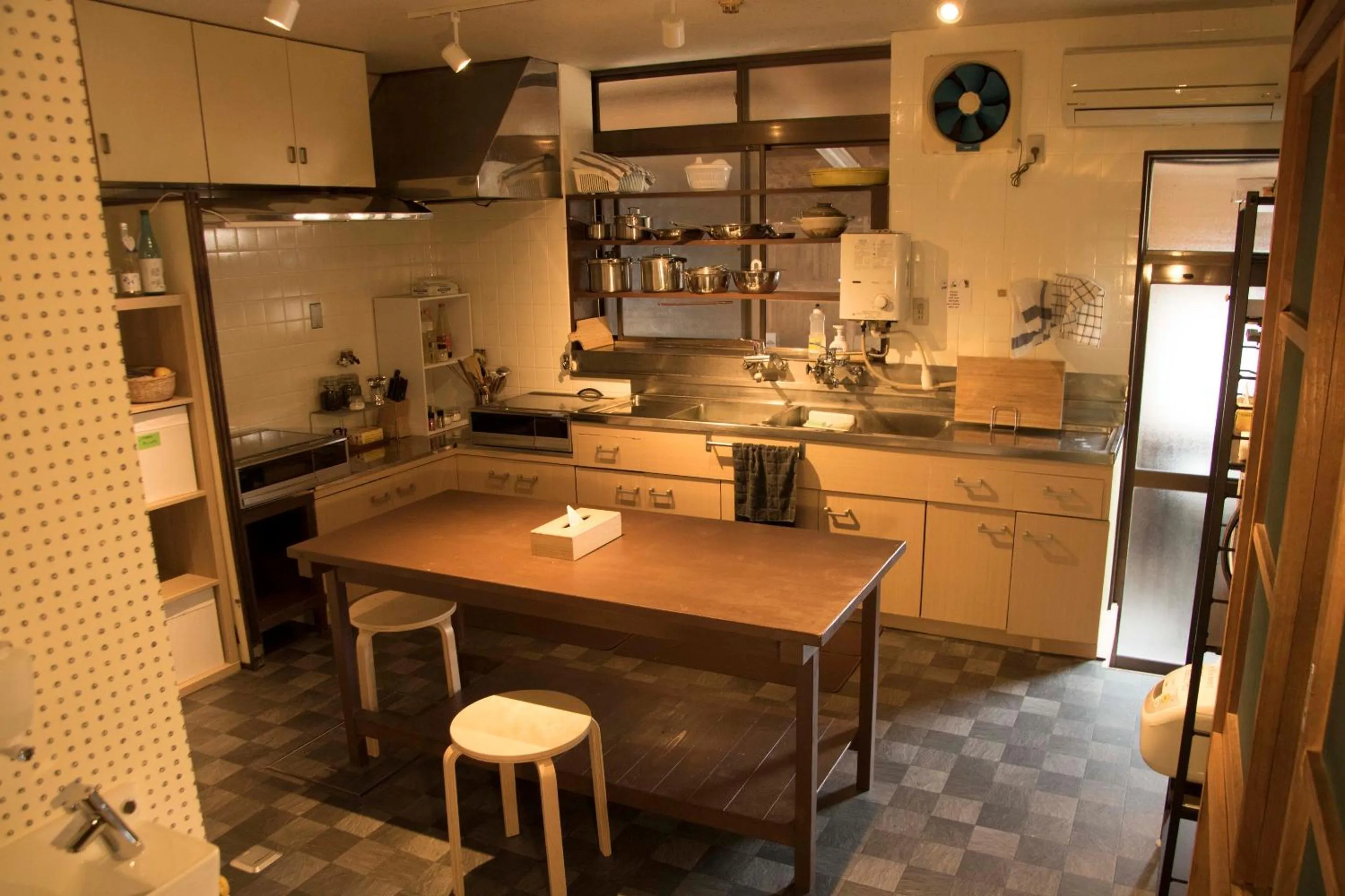 Kitchen or kitchenette in J-Hoppers Kumano Yunomine Guesthouse
