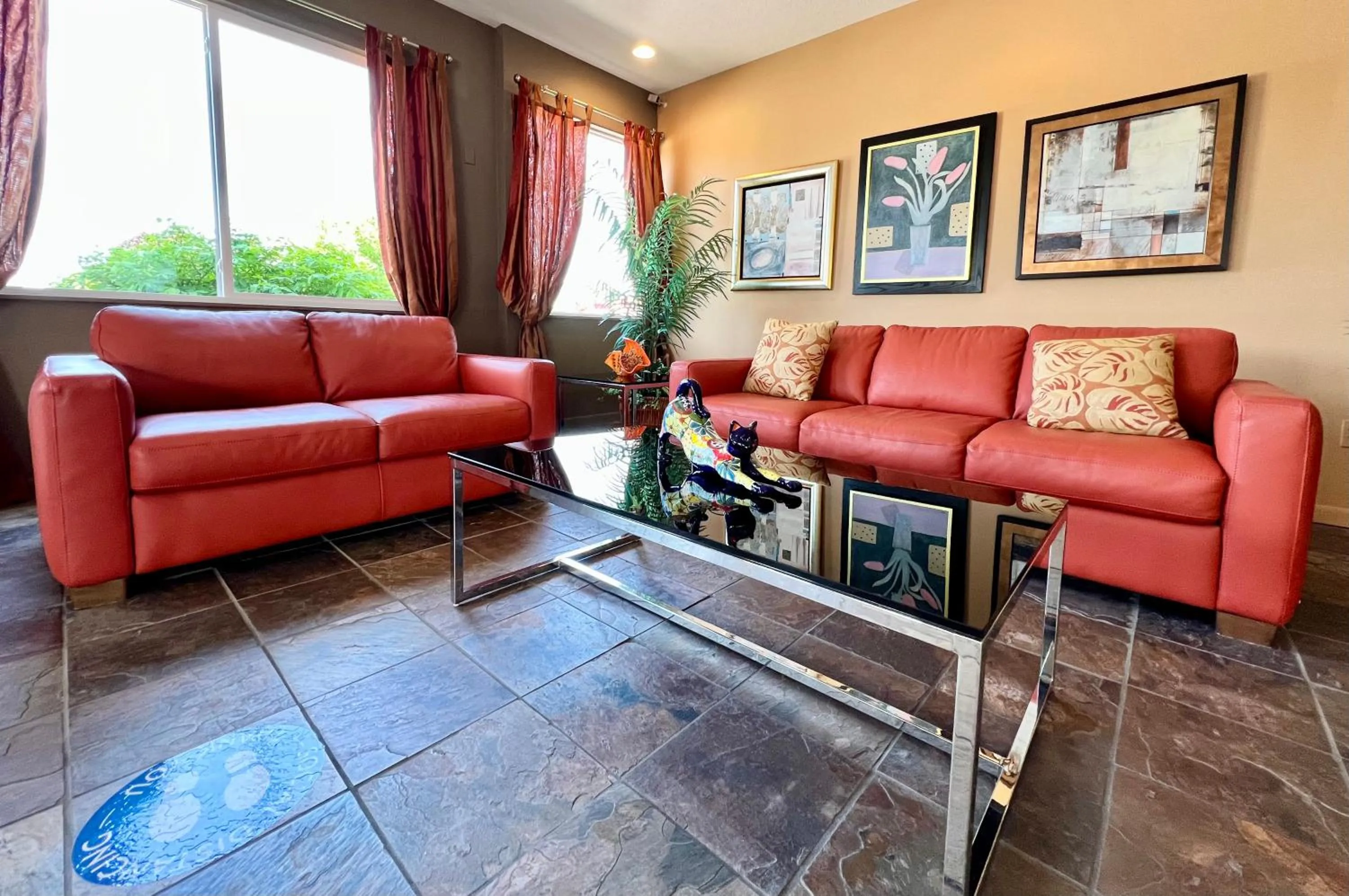 Lobby or reception in Court Plaza Inn & Suites of Mackinaw