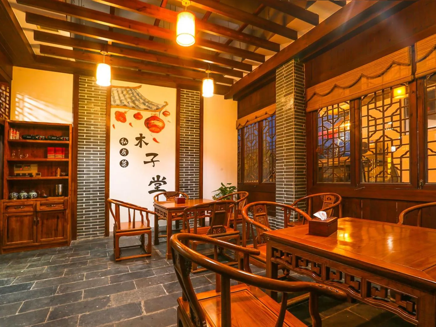 Restaurant/places to eat in Lee's Boutique Resort