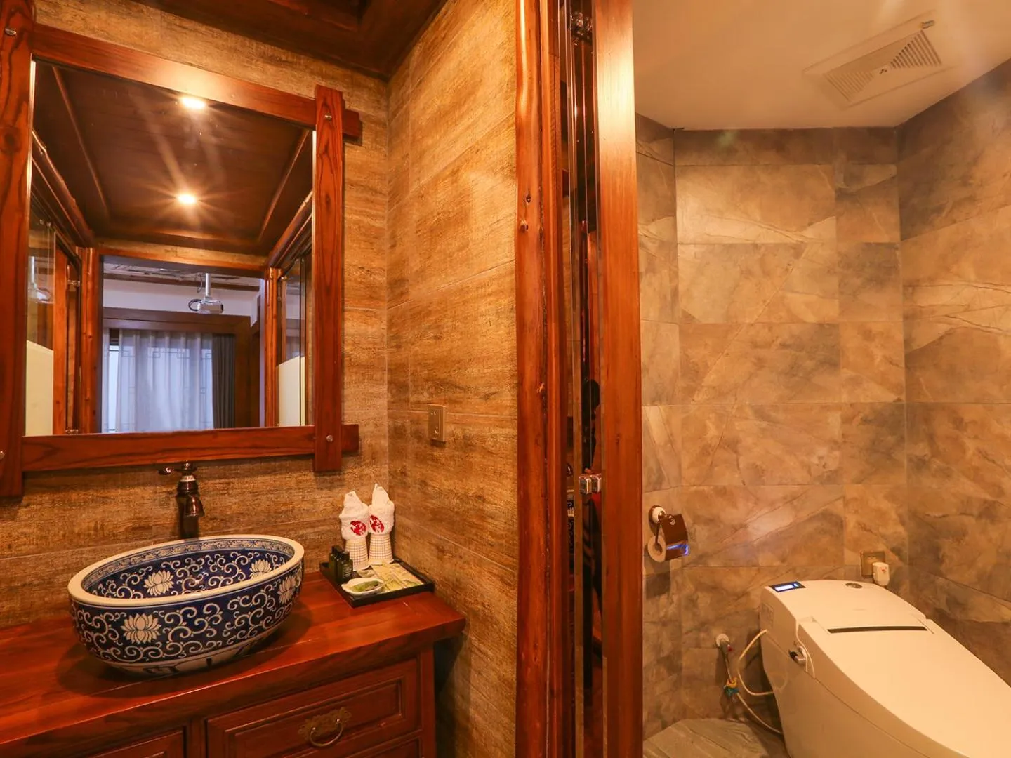 Shower in Lee's Boutique Resort