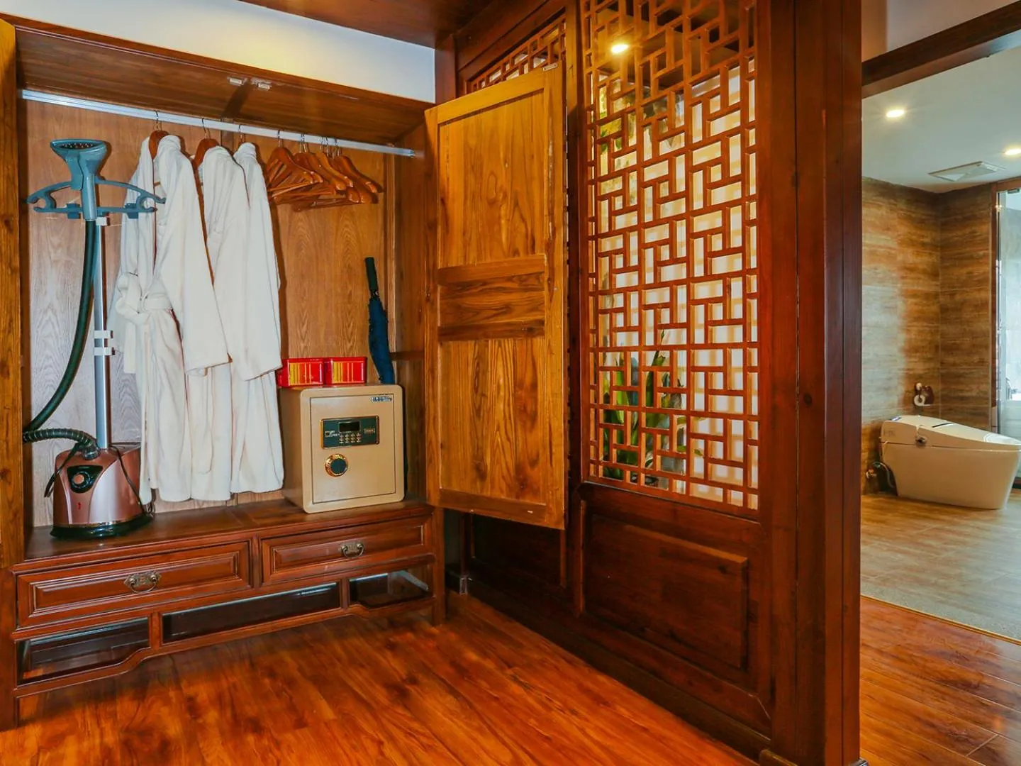 wardrobe in Lee's Boutique Resort