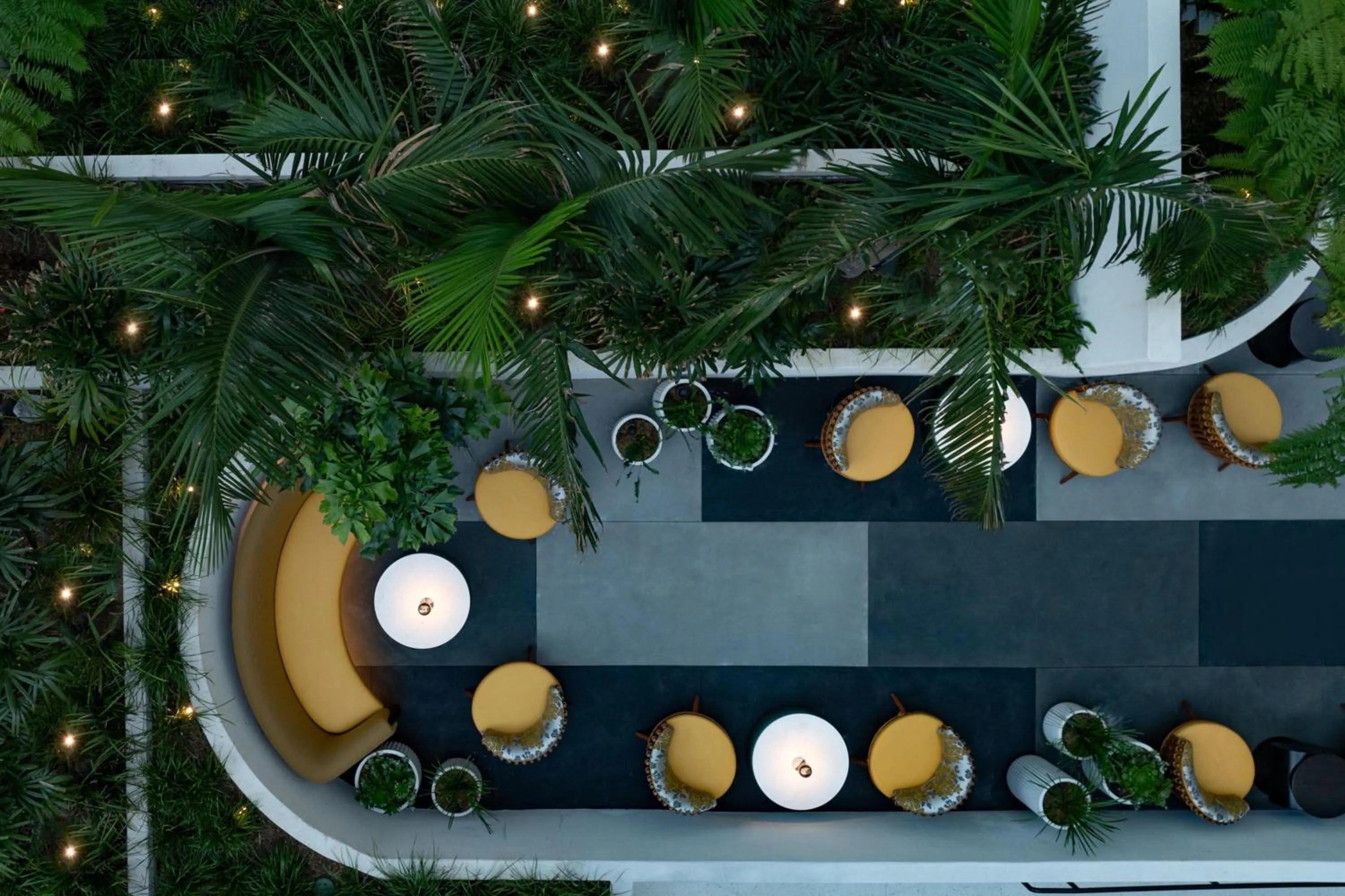 Restaurant/places to eat in W Hollywood