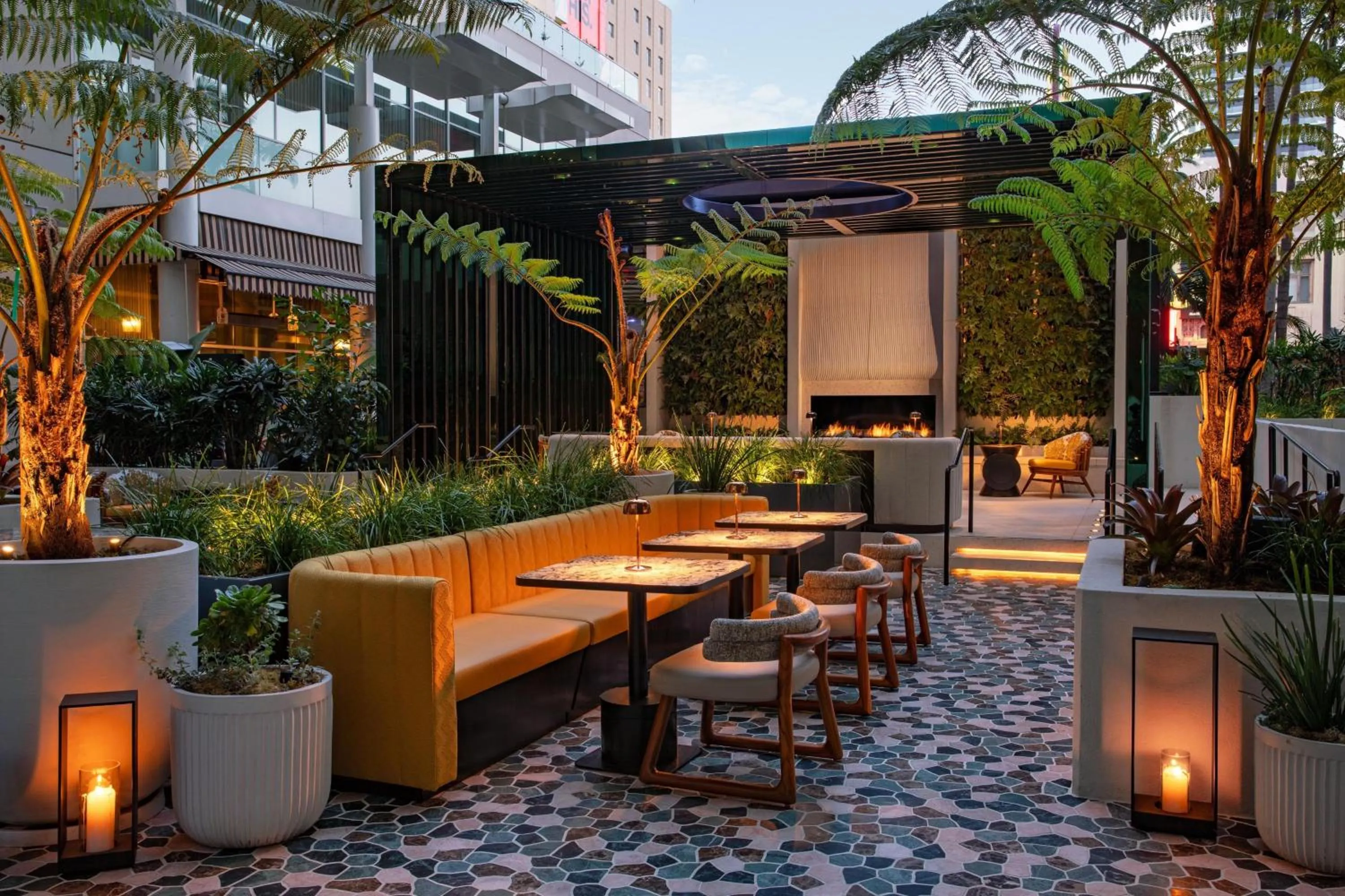 Restaurant/places to eat in W Hollywood