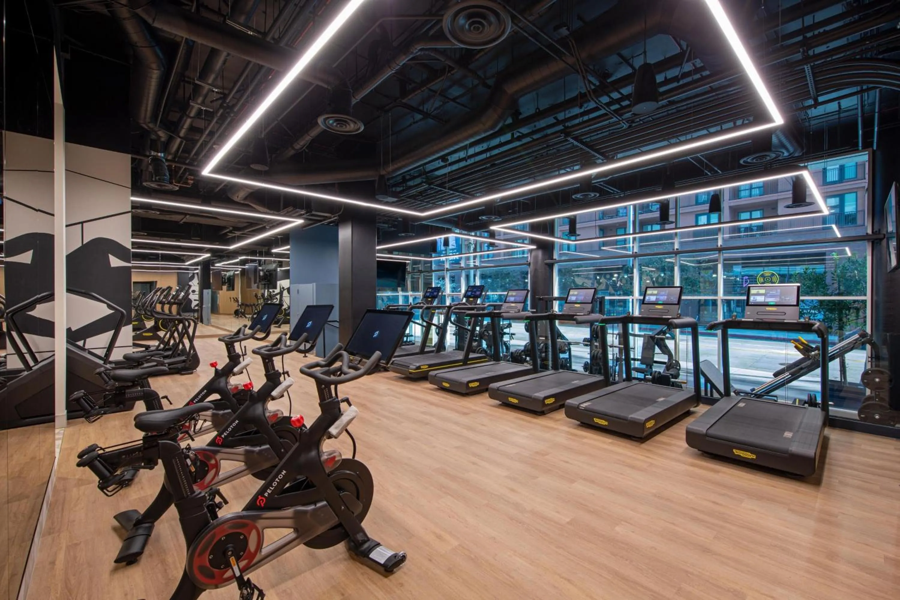 Fitness centre/facilities in W Hollywood