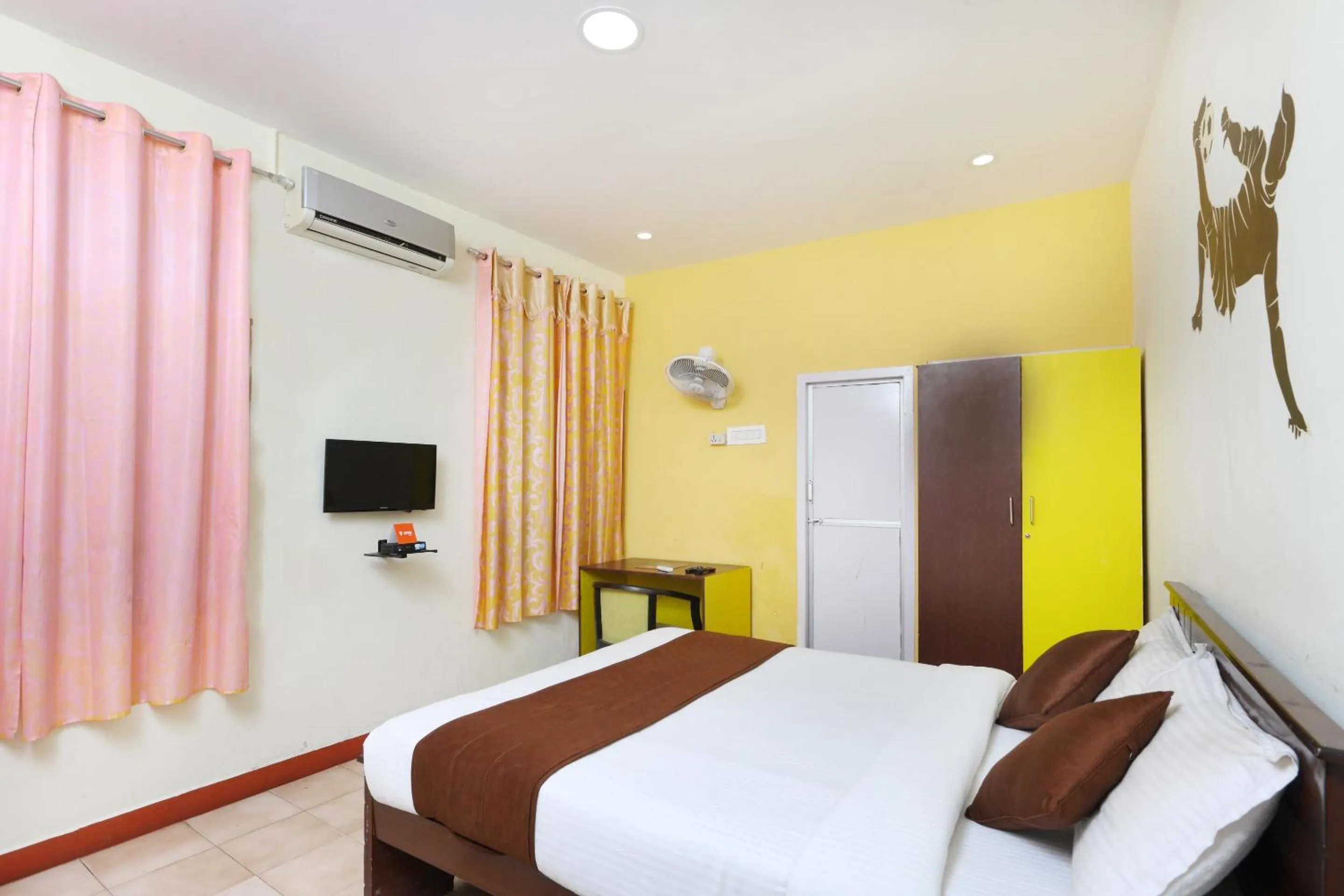 Bedroom, Bed in Hotel O India Gate Par View