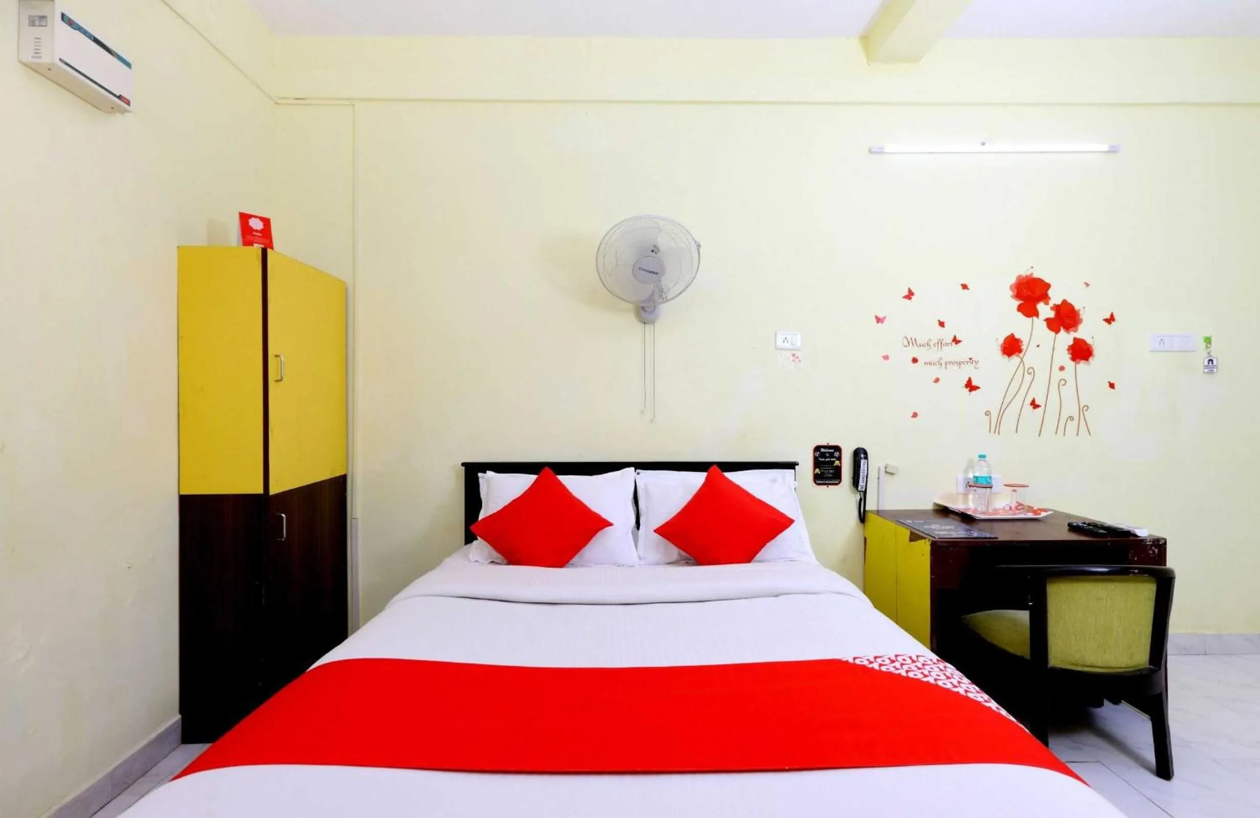 Bedroom, Bed in Hotel O India Gate Par View