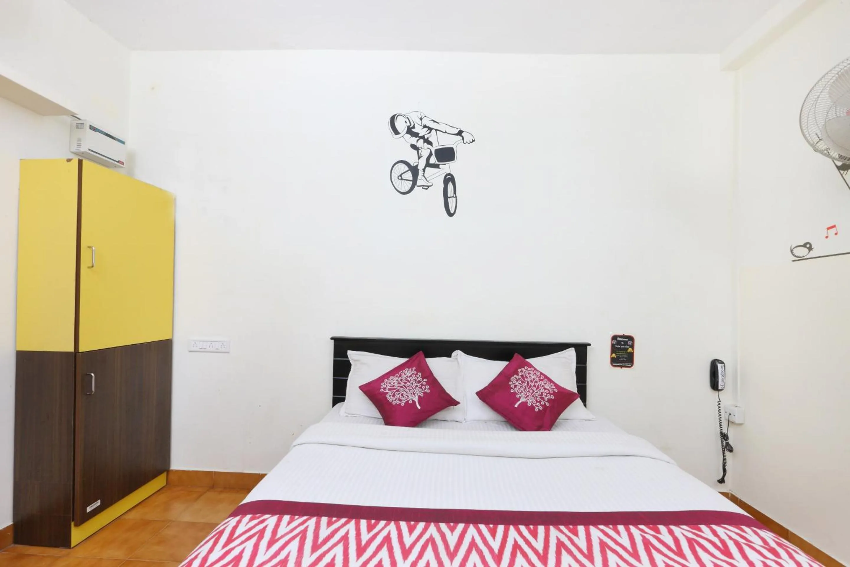 Bedroom, Bed in Hotel O India Gate Par View