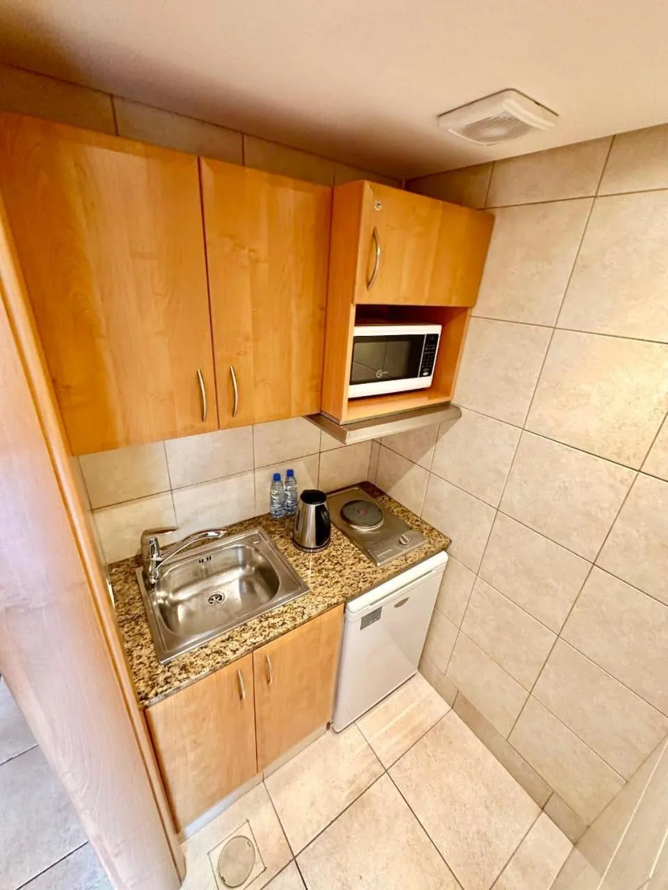 kitchen in The Smallville Xpress