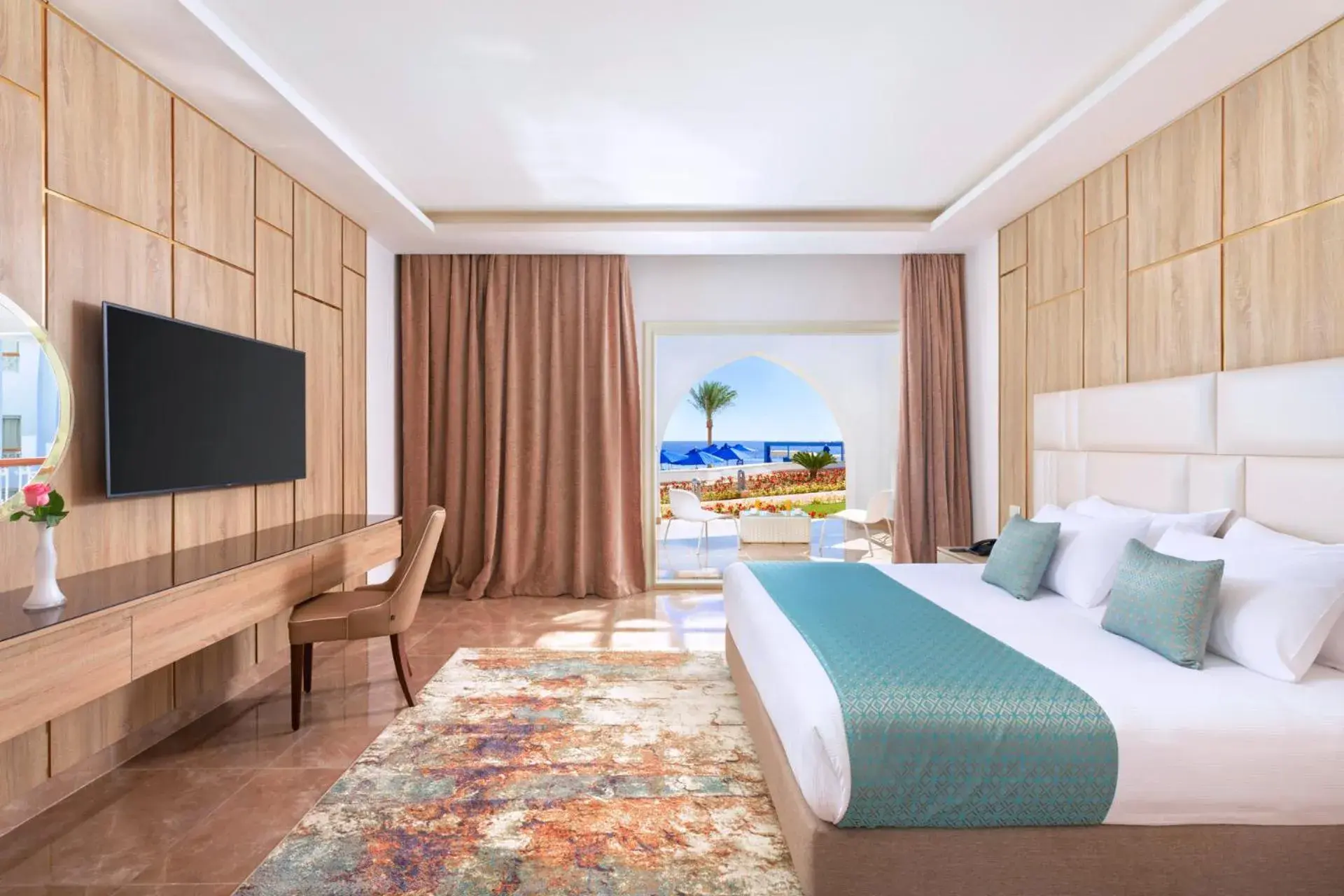 Junior Suite with Sea View in Pickalbatros Palace Sharm - "Aqua Park" Junior Suite with Sea View in Pickalbatros Palace Sharm - "Aqua Park"