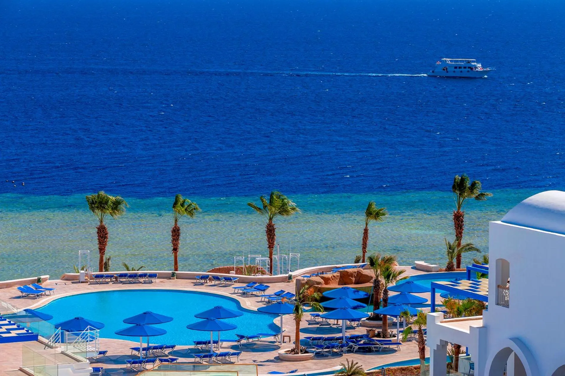 Beach in Pickalbatros Palace Sharm "Aqua Park"- All inclusive